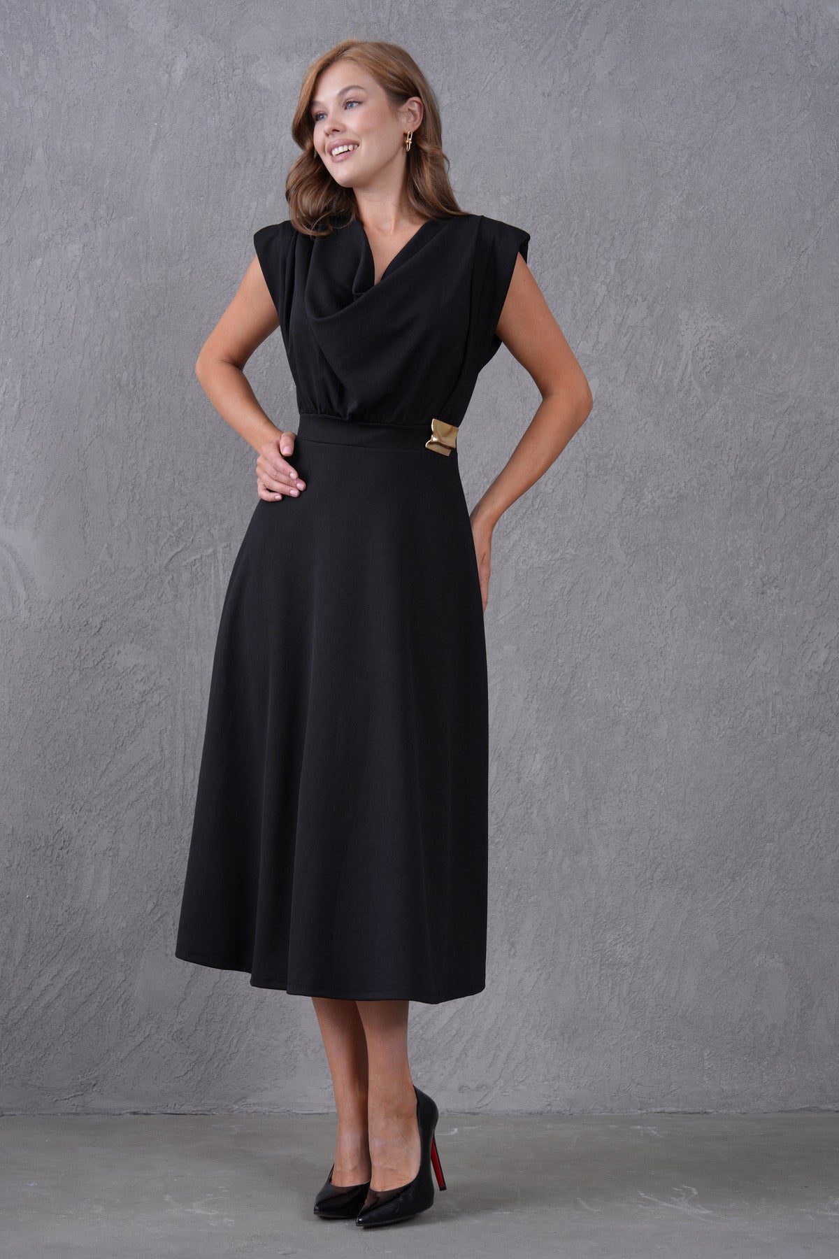Midikleid mit V-Ausschnitt und ausgestelltem Saum