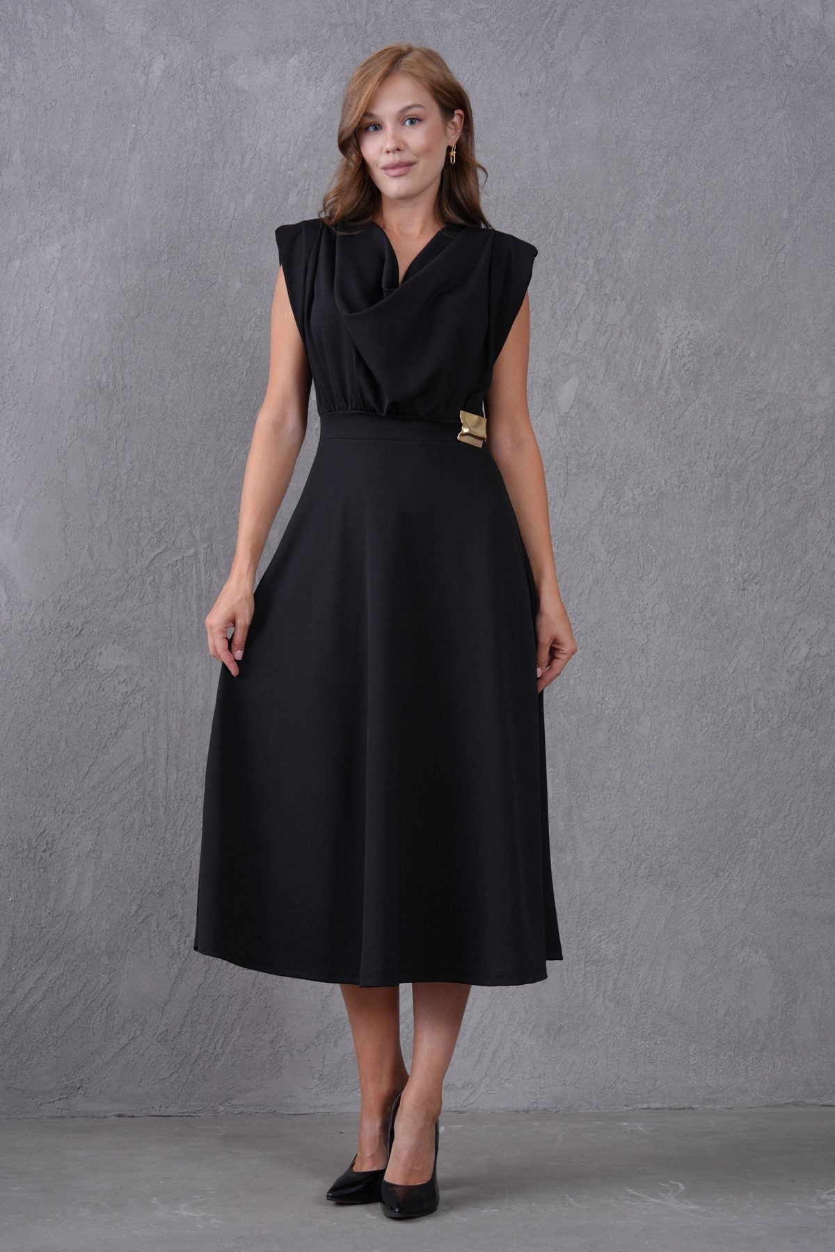 Midikleid mit V-Ausschnitt und ausgestelltem Saum