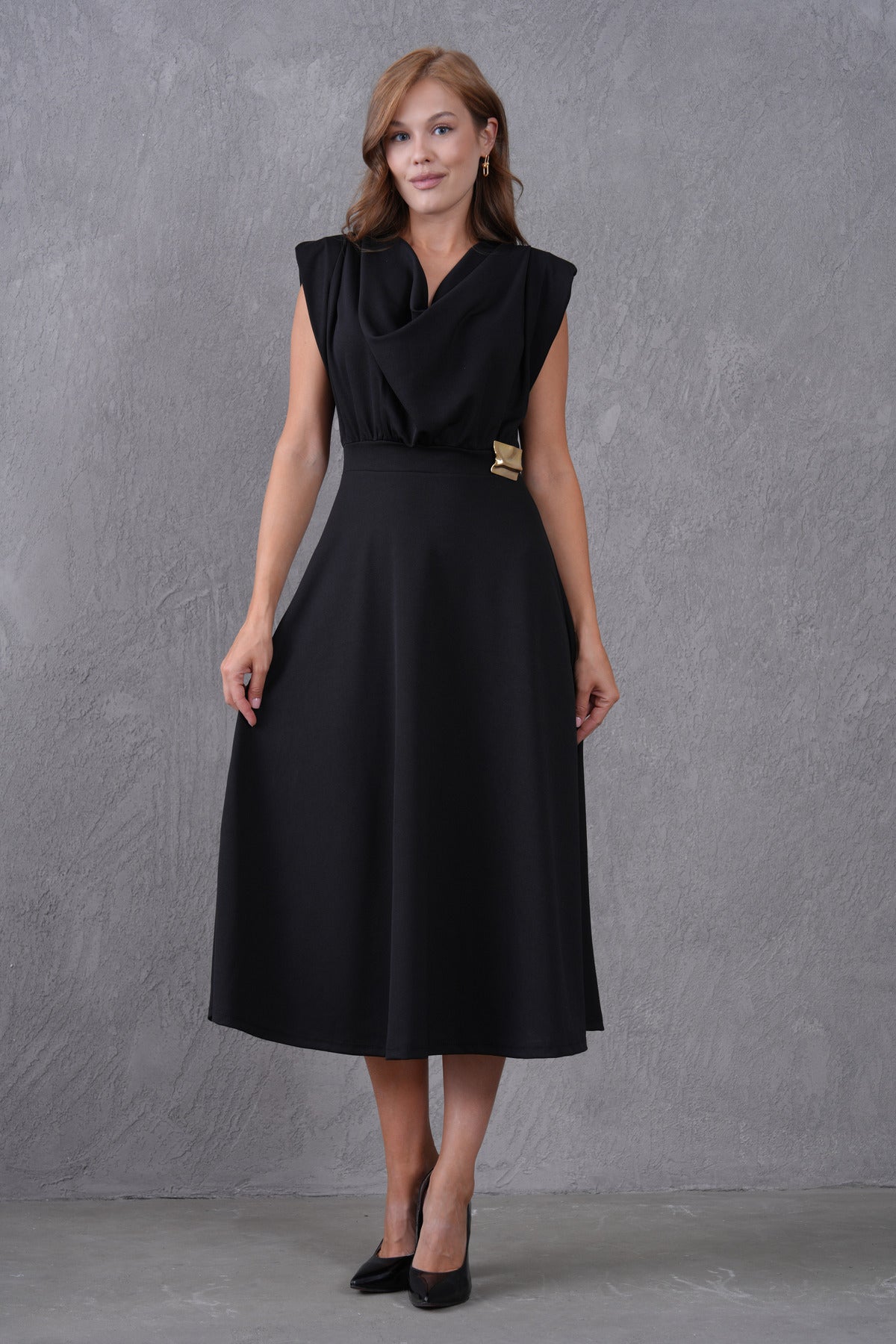 Midikleid mit V-Ausschnitt und ausgestelltem Saum