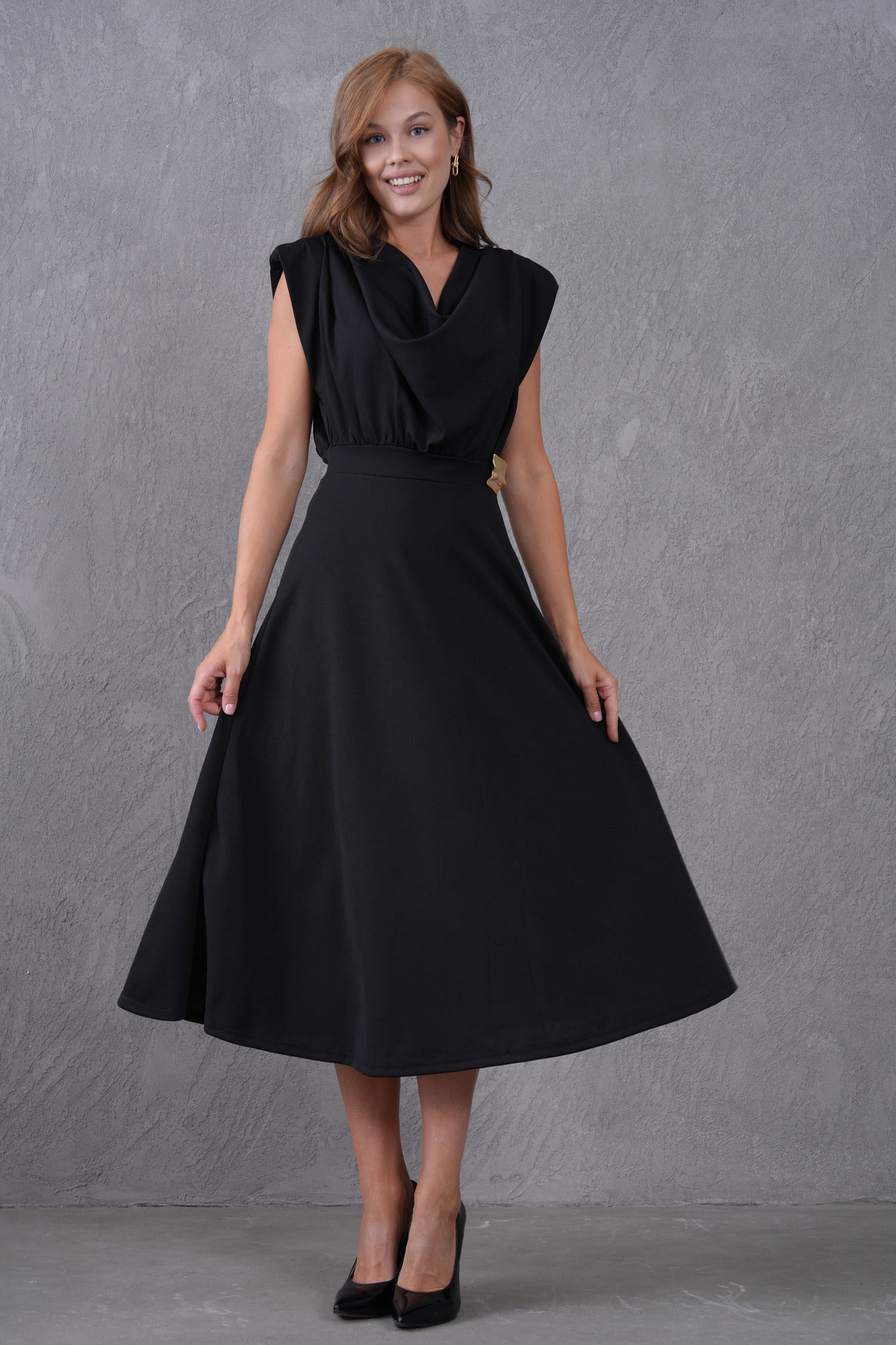 Midikleid mit V-Ausschnitt und ausgestelltem Saum