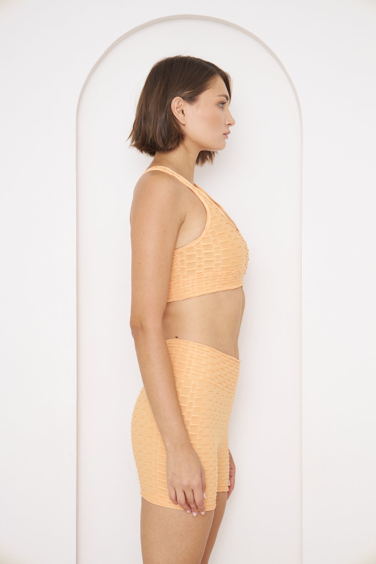 Sportliches Crop-Top und Shorts, zweiteiliges Set mit gekreuzten Trägern