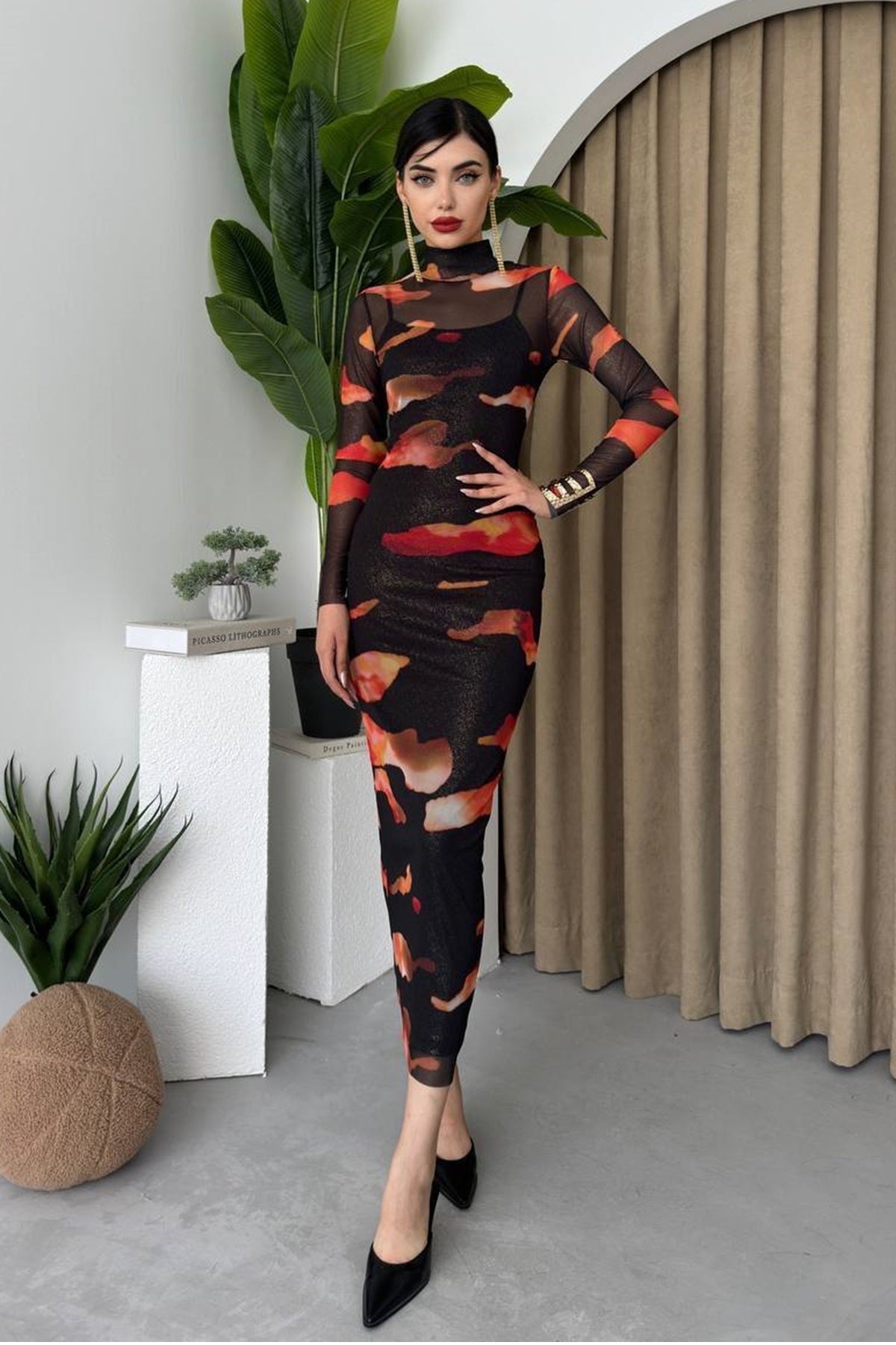Gefüttertes Midikleid mit Digitaldruck im Batikmuster