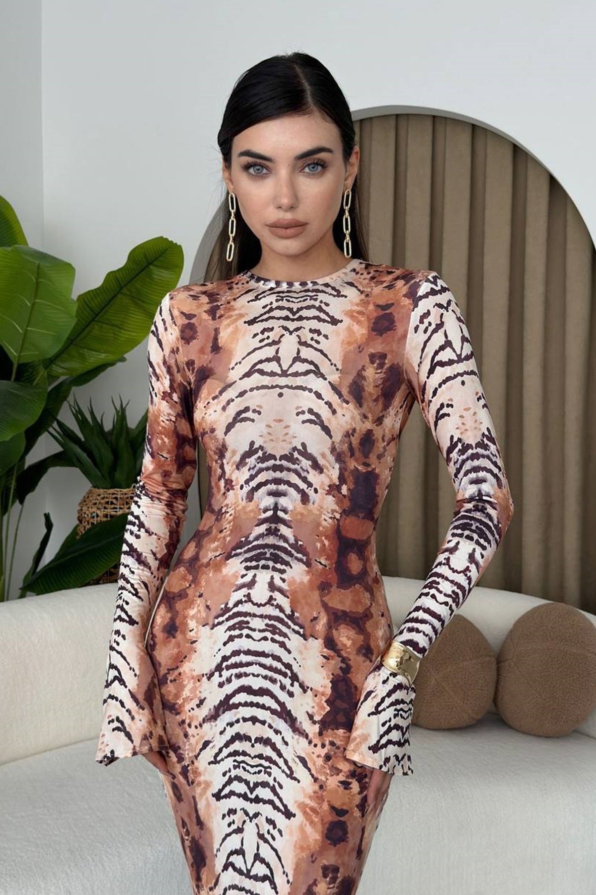 Digital bedrucktes, langärmeliges Midi-Abendkleid mit Rundhalsausschnitt