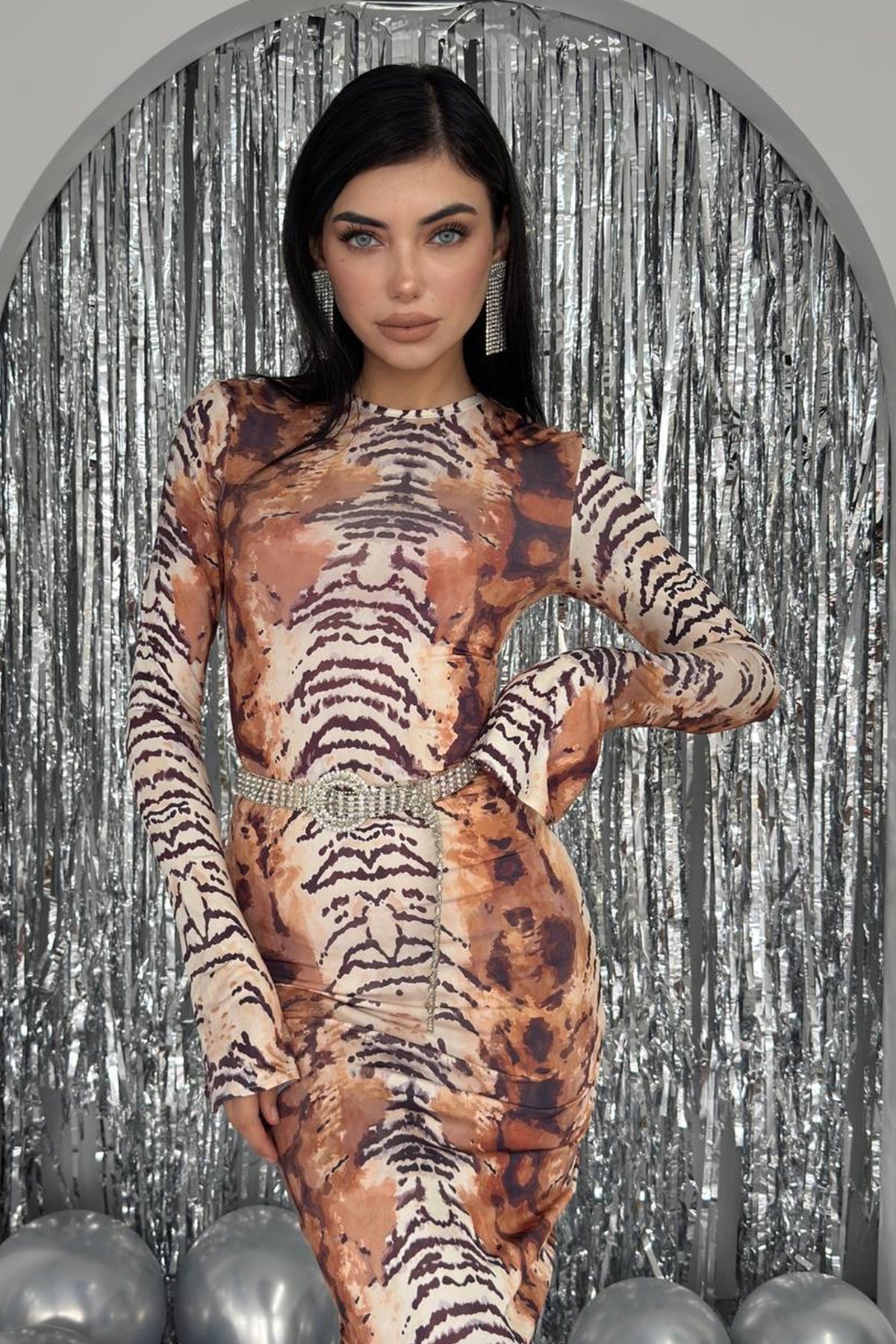Digital bedrucktes, langärmeliges Midi-Abendkleid mit Rundhalsausschnitt