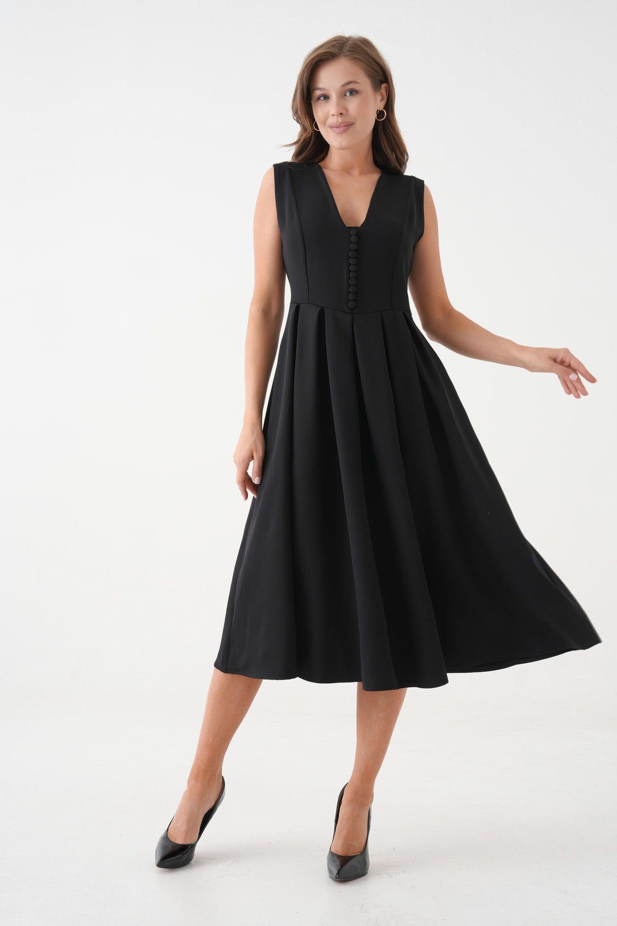 Plissiertes, ausgestelltes Midikleid mit V-Ausschnitt