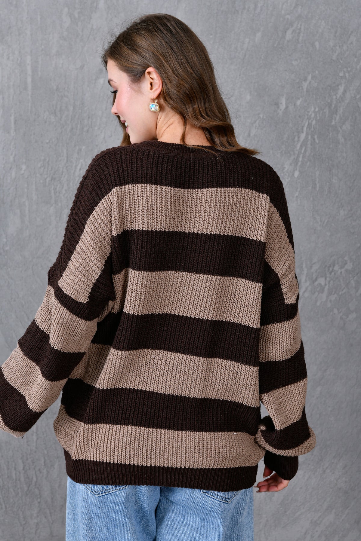 Weitärmeliger, gestreifter Strickpullover mit Rundhalsausschnitt und langen Ärmeln