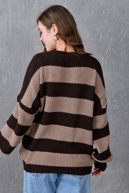 Weitärmeliger, gestreifter Strickpullover mit Rundhalsausschnitt und langen Ärmeln
