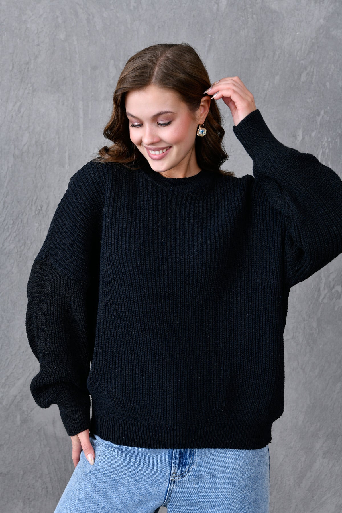 Oversize-Strickpullover mit weiten Ärmeln, Rundhalsausschnitt und langen Ärmeln