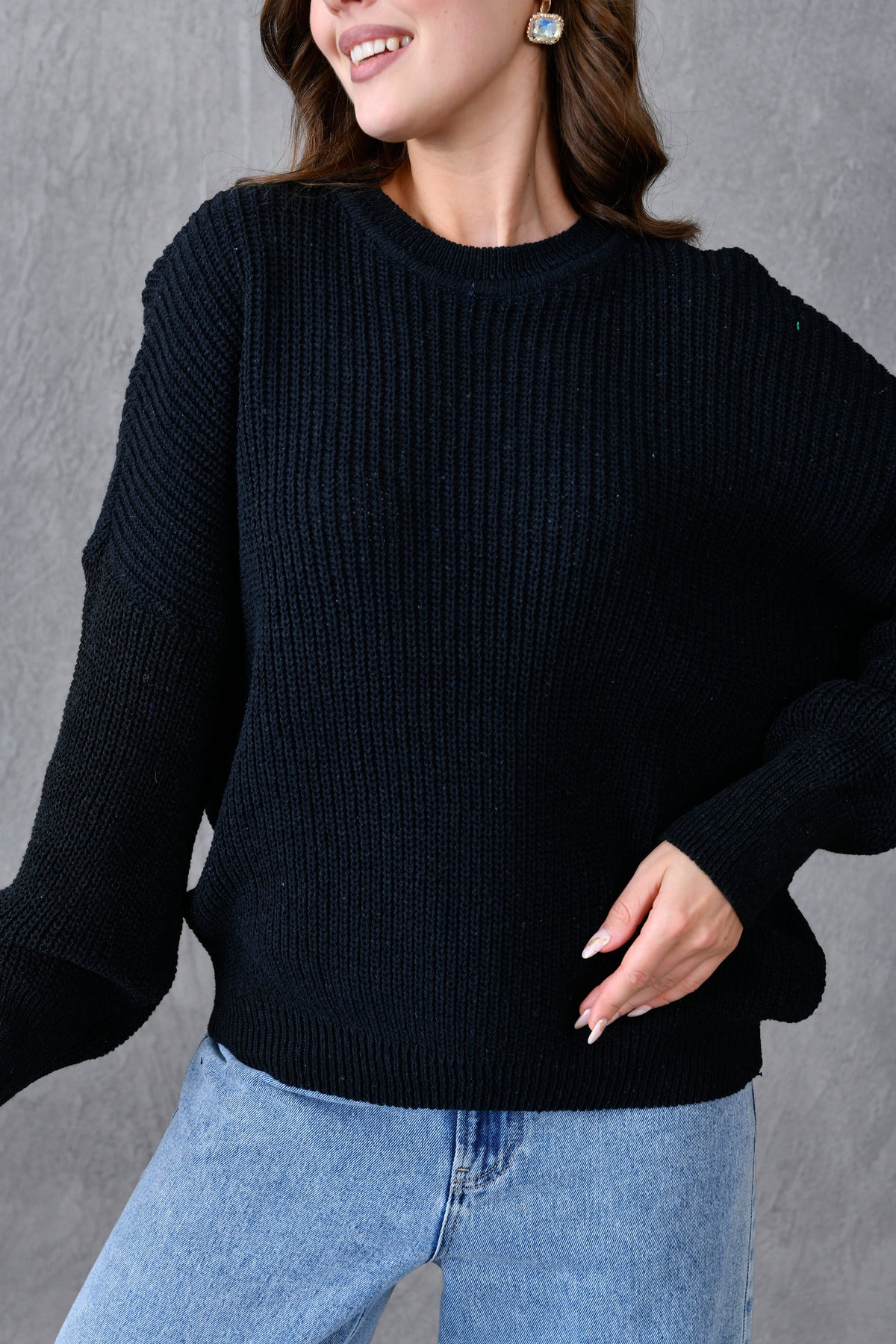 Oversize-Strickpullover mit weiten Ärmeln, Rundhalsausschnitt und langen Ärmeln