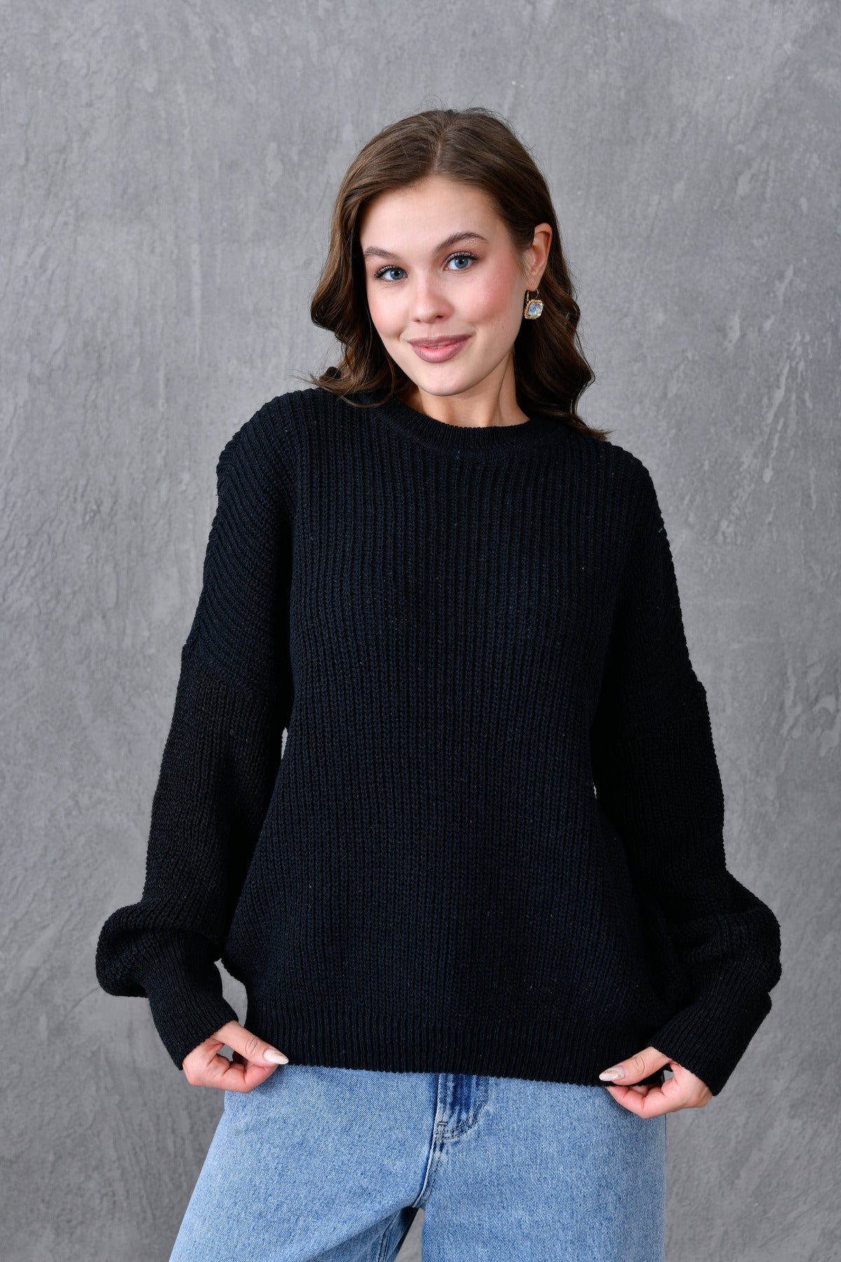 Oversize-Strickpullover mit weiten Ärmeln, Rundhalsausschnitt und langen Ärmeln