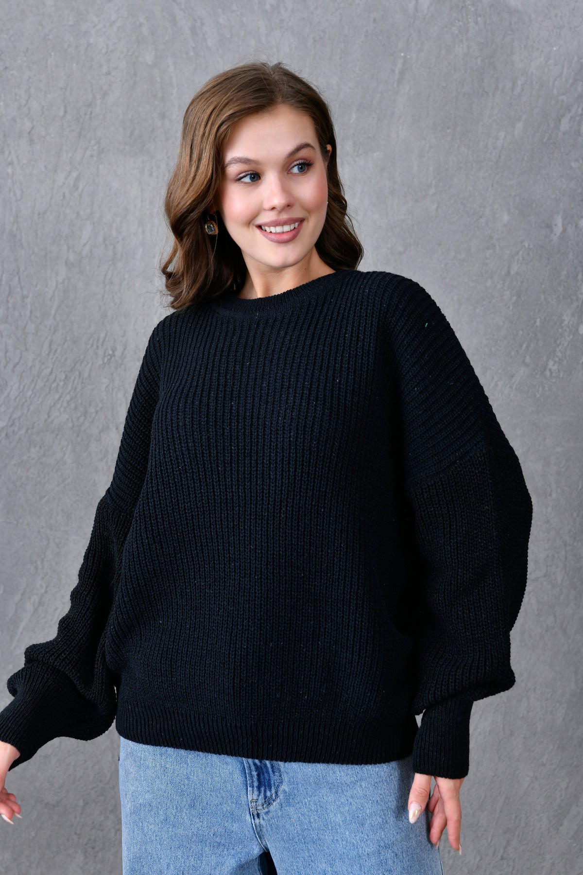 Oversize-Strickpullover mit weiten Ärmeln, Rundhalsausschnitt und langen Ärmeln