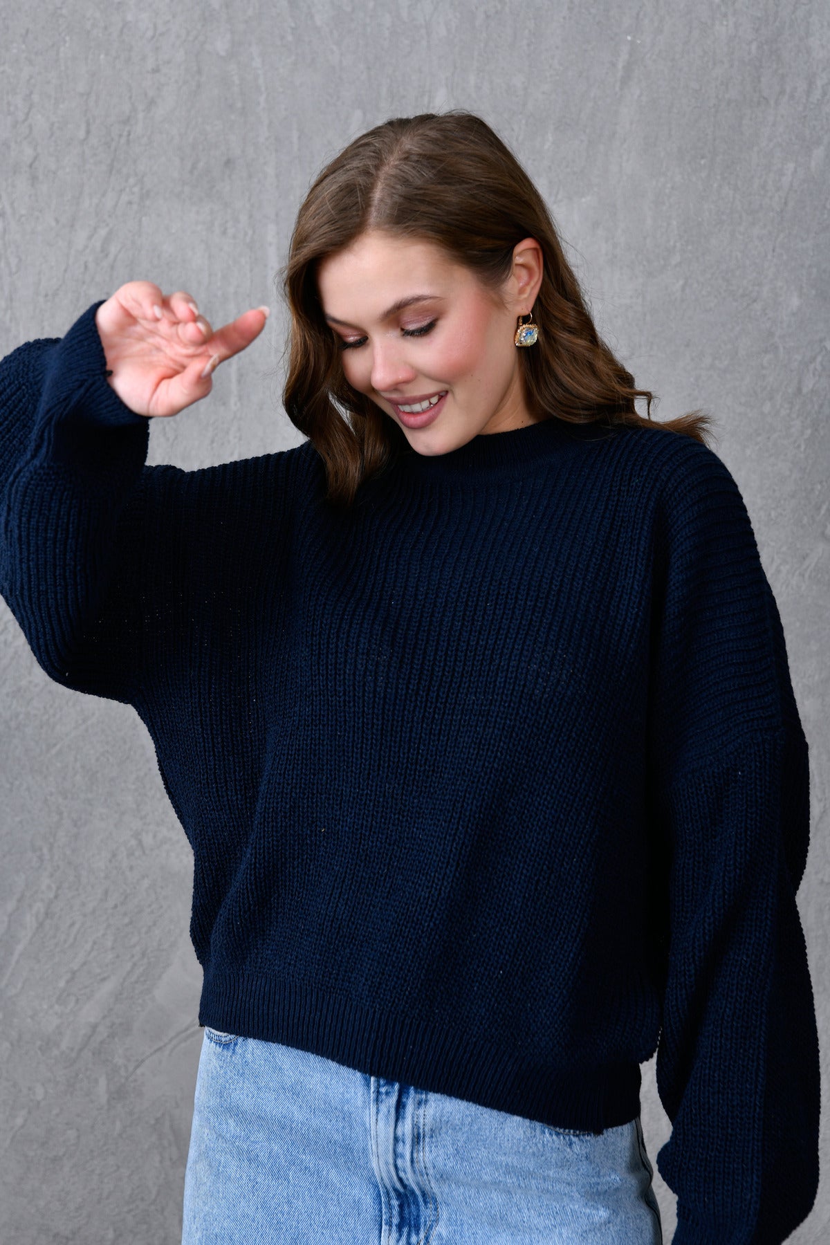 Oversize-Strickpullover mit weiten Ärmeln, Rundhalsausschnitt und langen Ärmeln