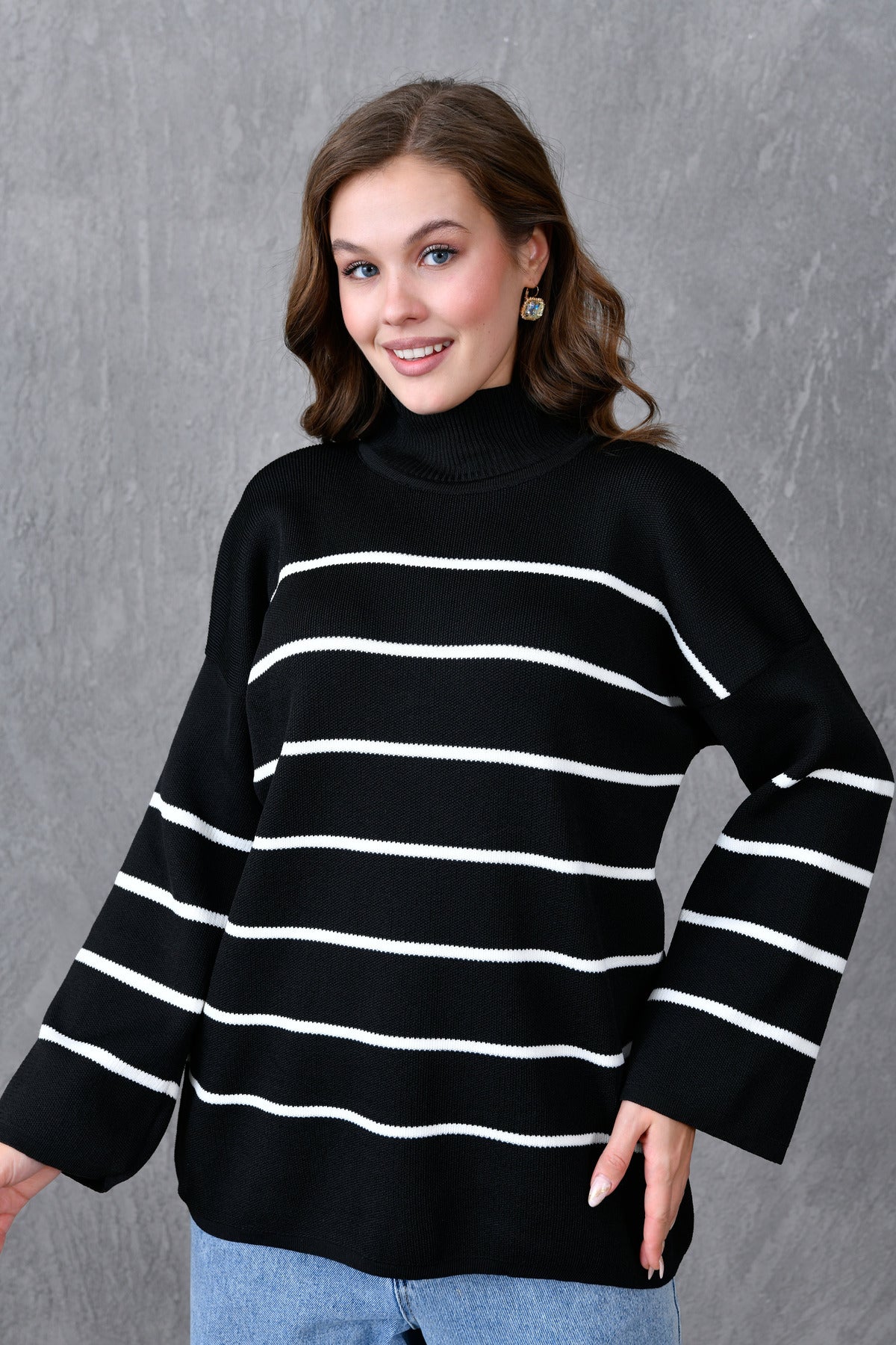 Weitärmeliger, Stehkragen, langärmeliger Oversize-Strickpullover mit Streifenmuster