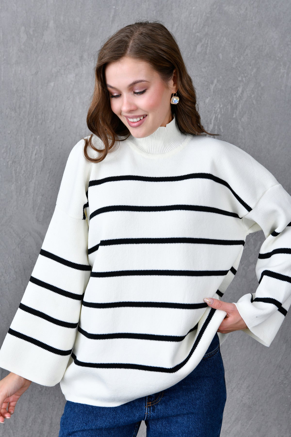 Weitärmeliger, Stehkragen, langärmeliger Oversize-Strickpullover mit Streifenmuster