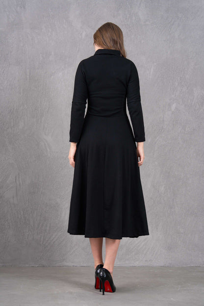Midi-Kleid mit hohem Kragen und ausgestelltem Rock