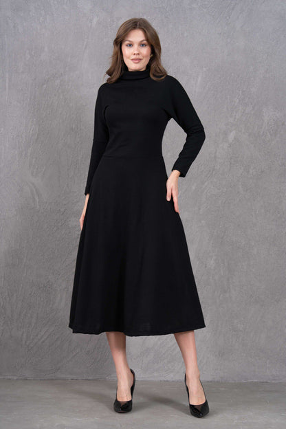 Midi-Kleid mit hohem Kragen und ausgestelltem Rock