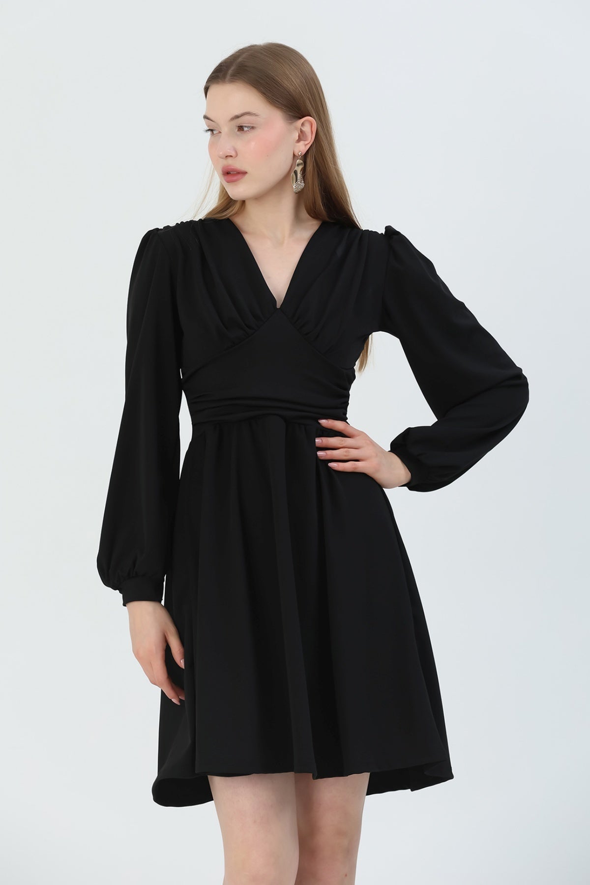 V-Ausschnitt, langärmeliges ausgestelltes Kleid