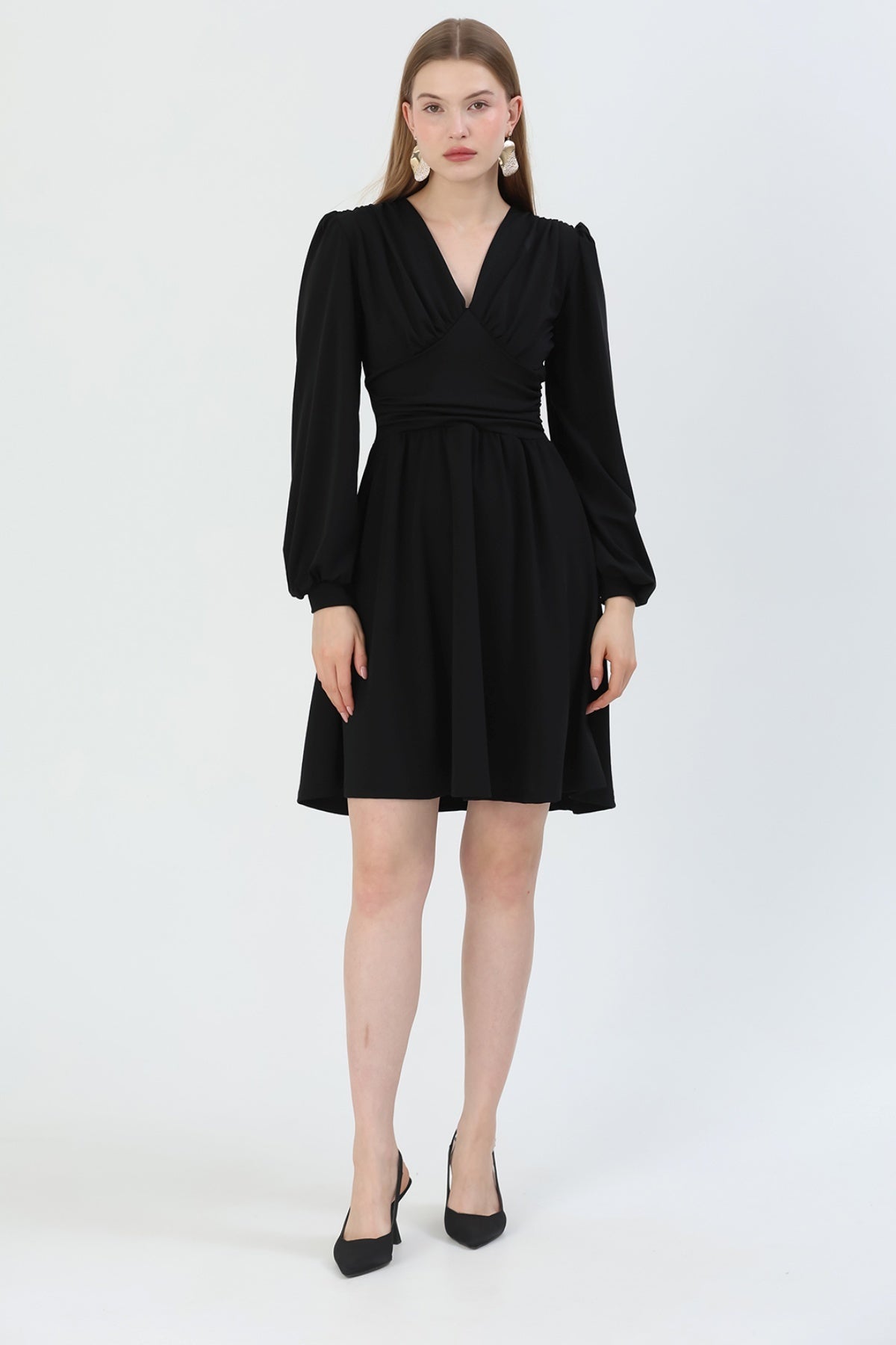 V-Ausschnitt, langärmeliges ausgestelltes Kleid