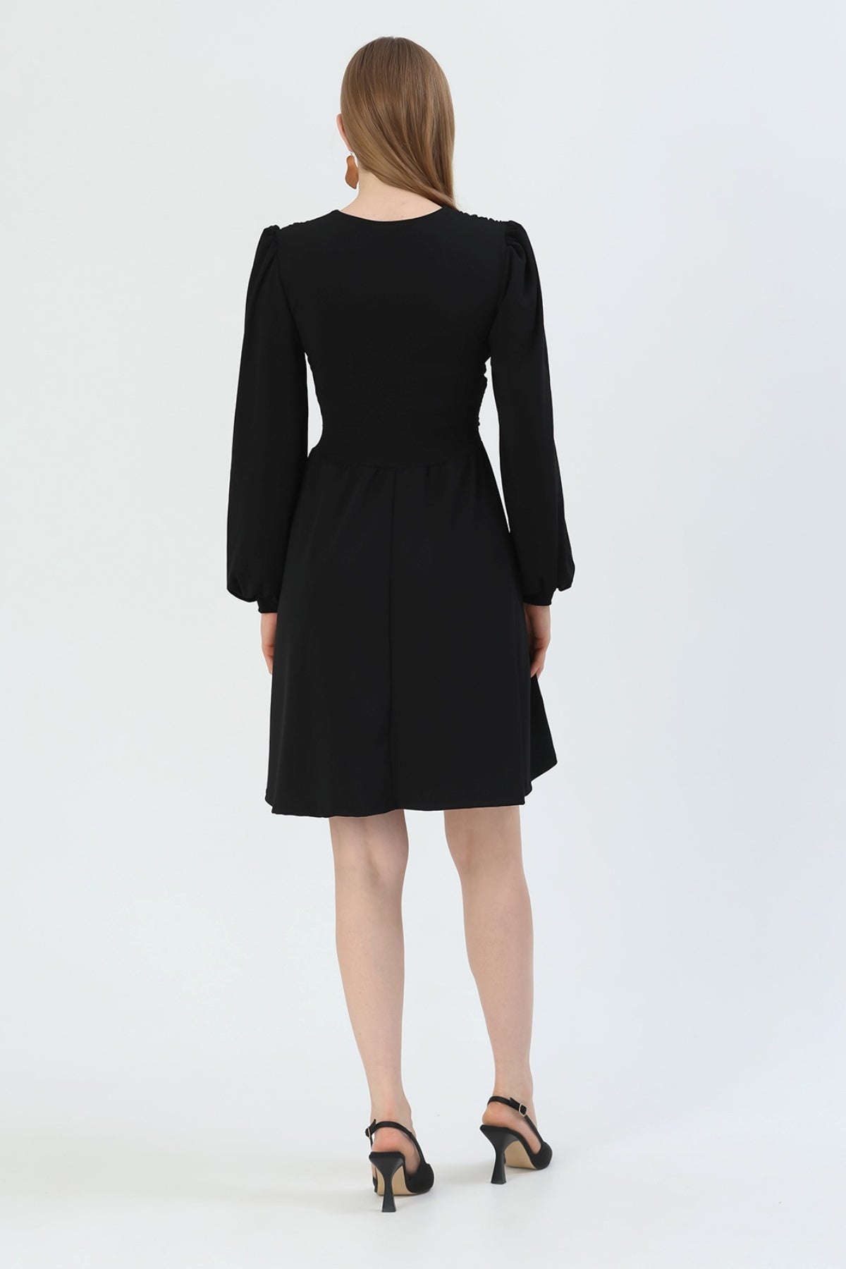 V-Ausschnitt, langärmeliges ausgestelltes Kleid