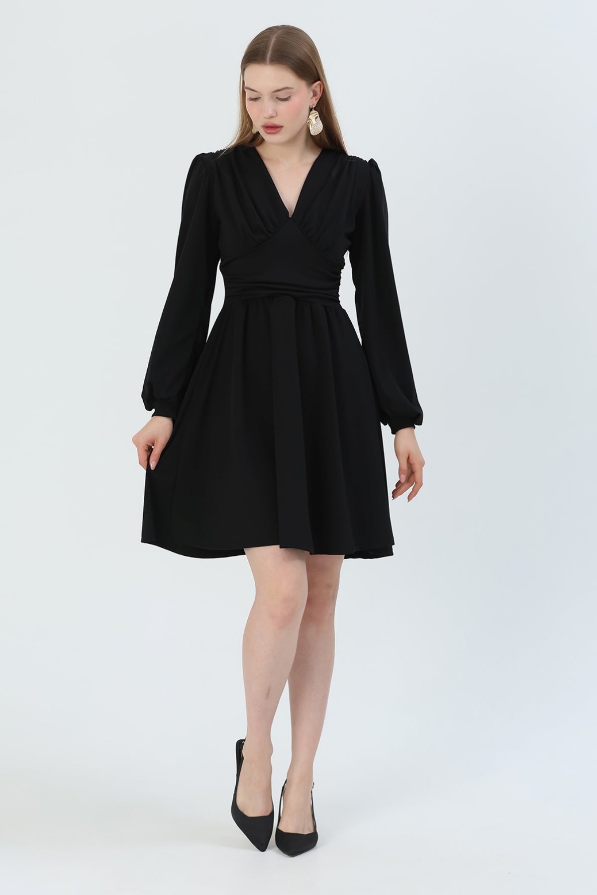 V-Ausschnitt, langärmeliges ausgestelltes Kleid