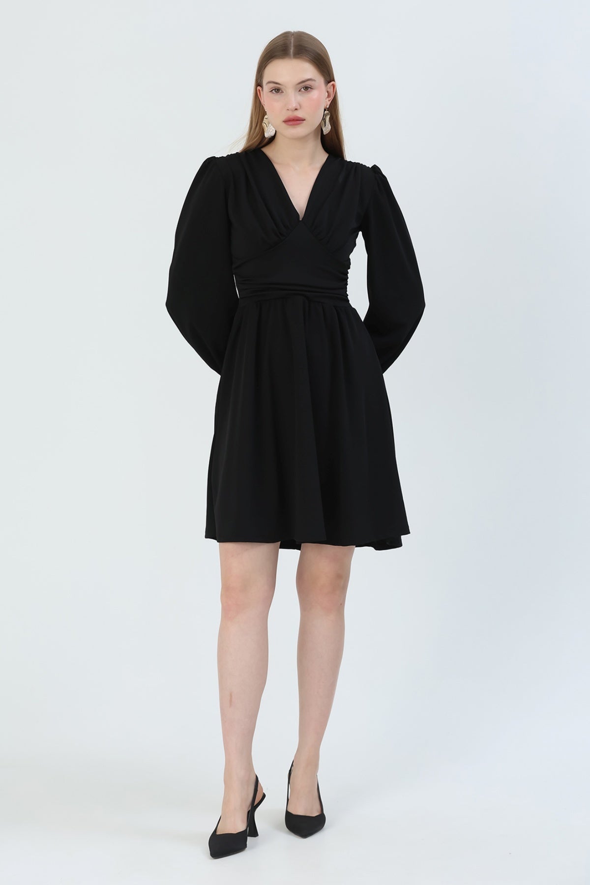 V-Ausschnitt, langärmeliges ausgestelltes Kleid