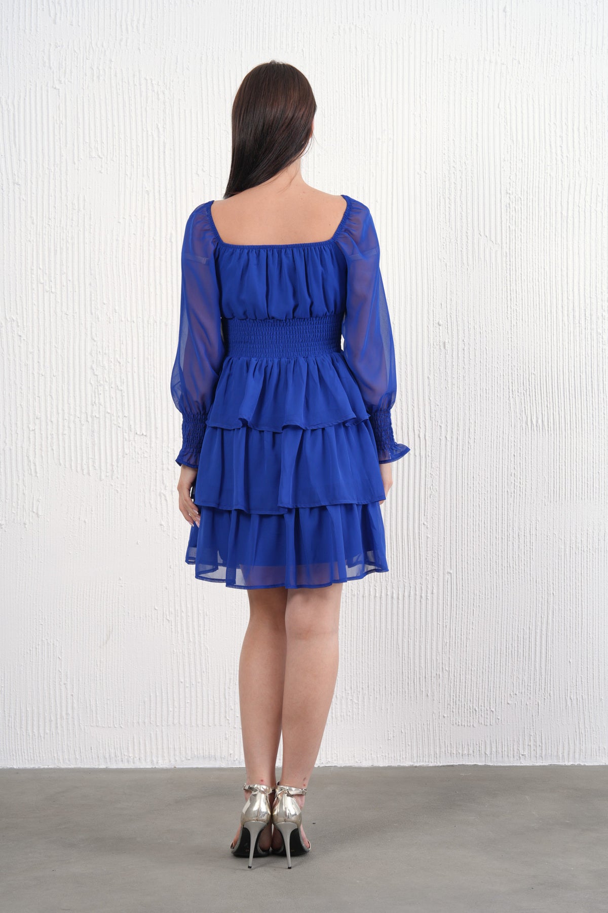 Langärmeliges schulterfreies Minikleid