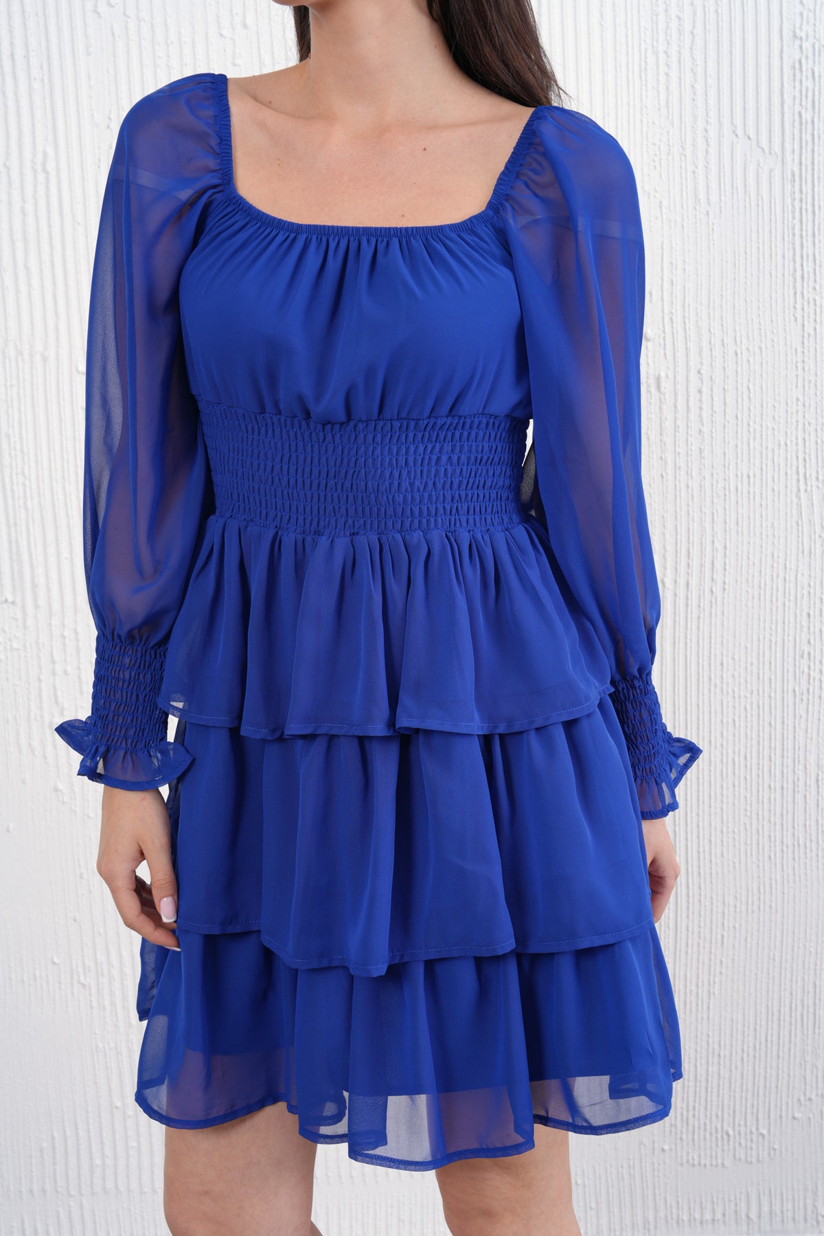 Langärmeliges schulterfreies Minikleid