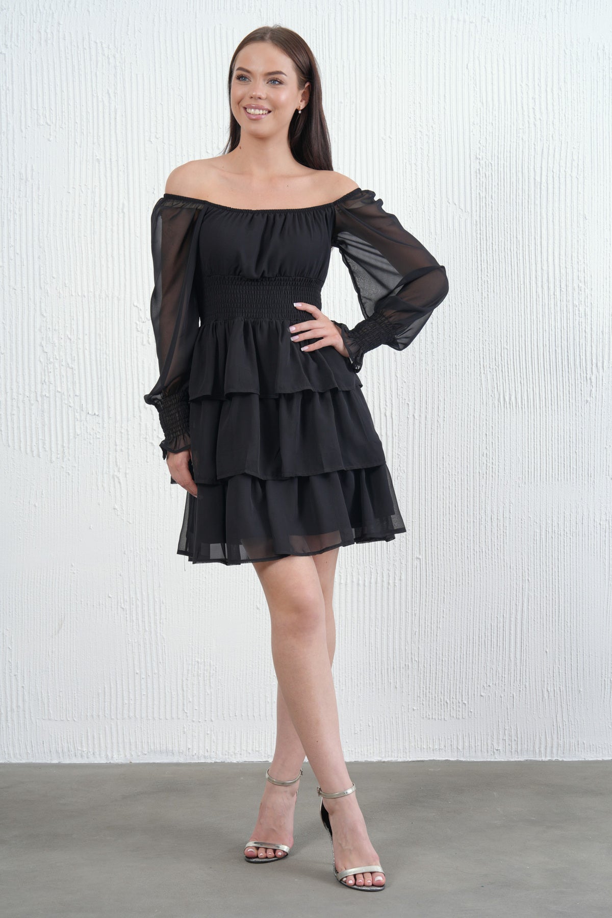Langärmeliges schulterfreies Minikleid
