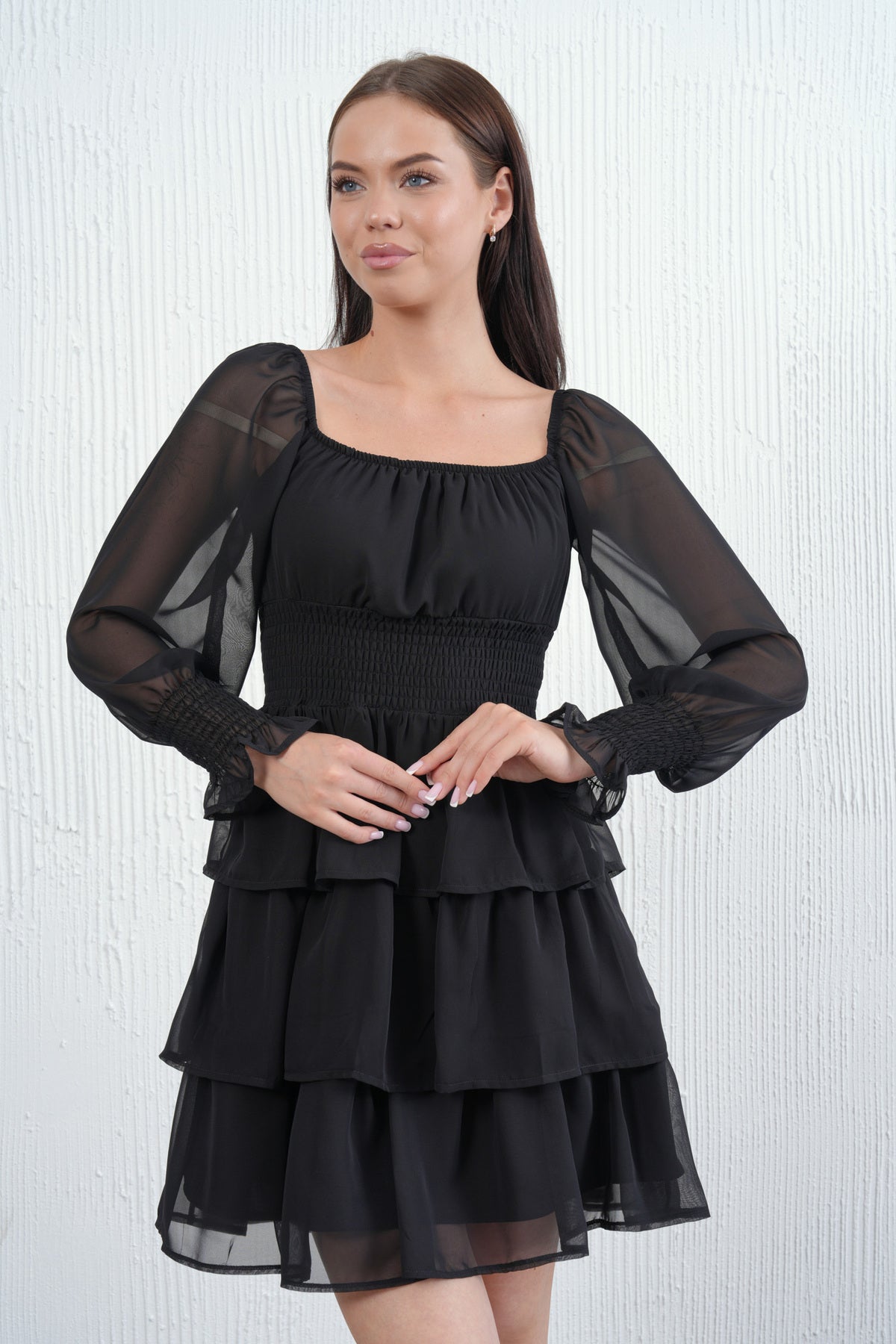Langärmeliges schulterfreies Minikleid