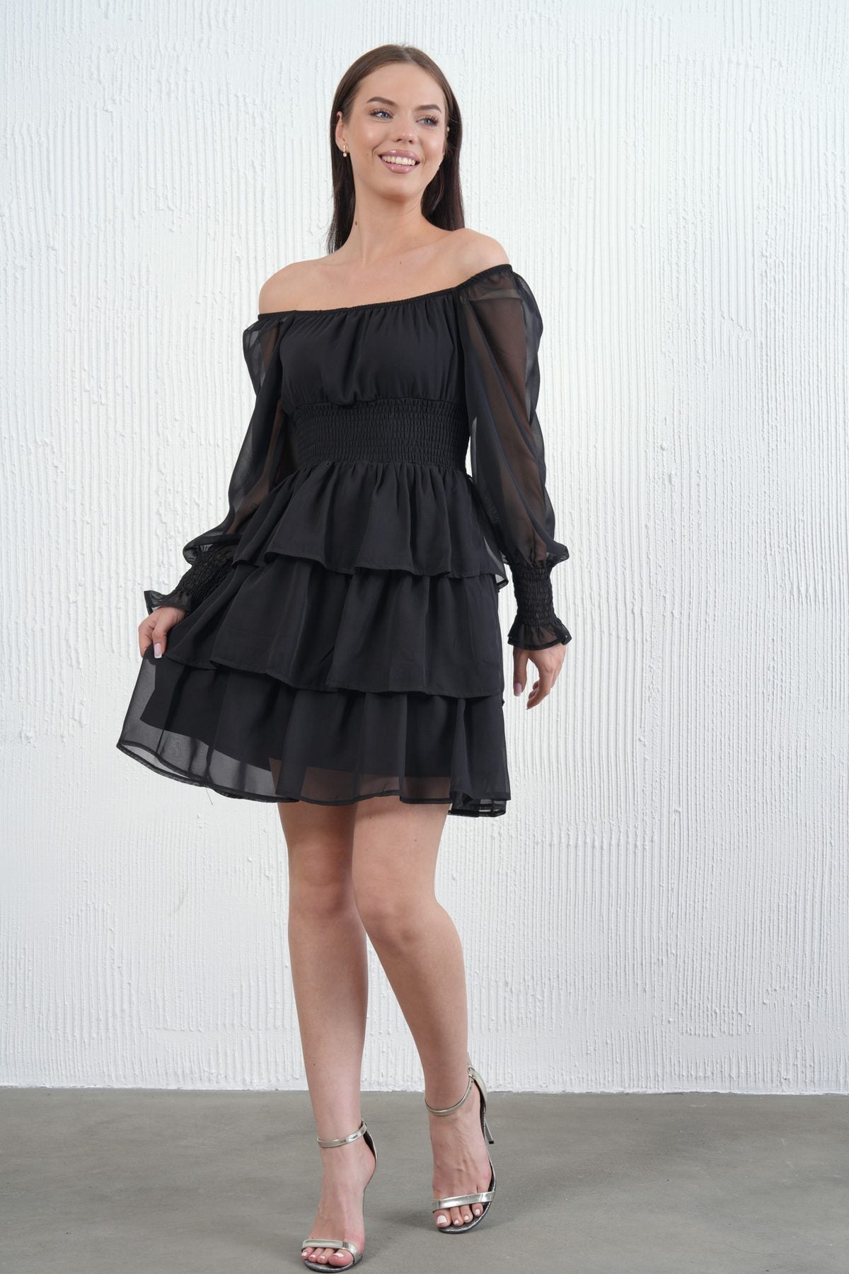 Langärmeliges schulterfreies Minikleid