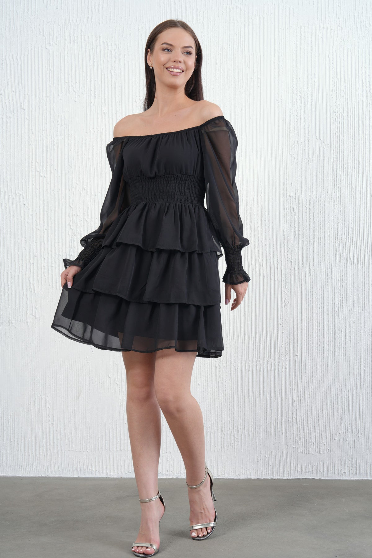 Langärmeliges schulterfreies Minikleid
