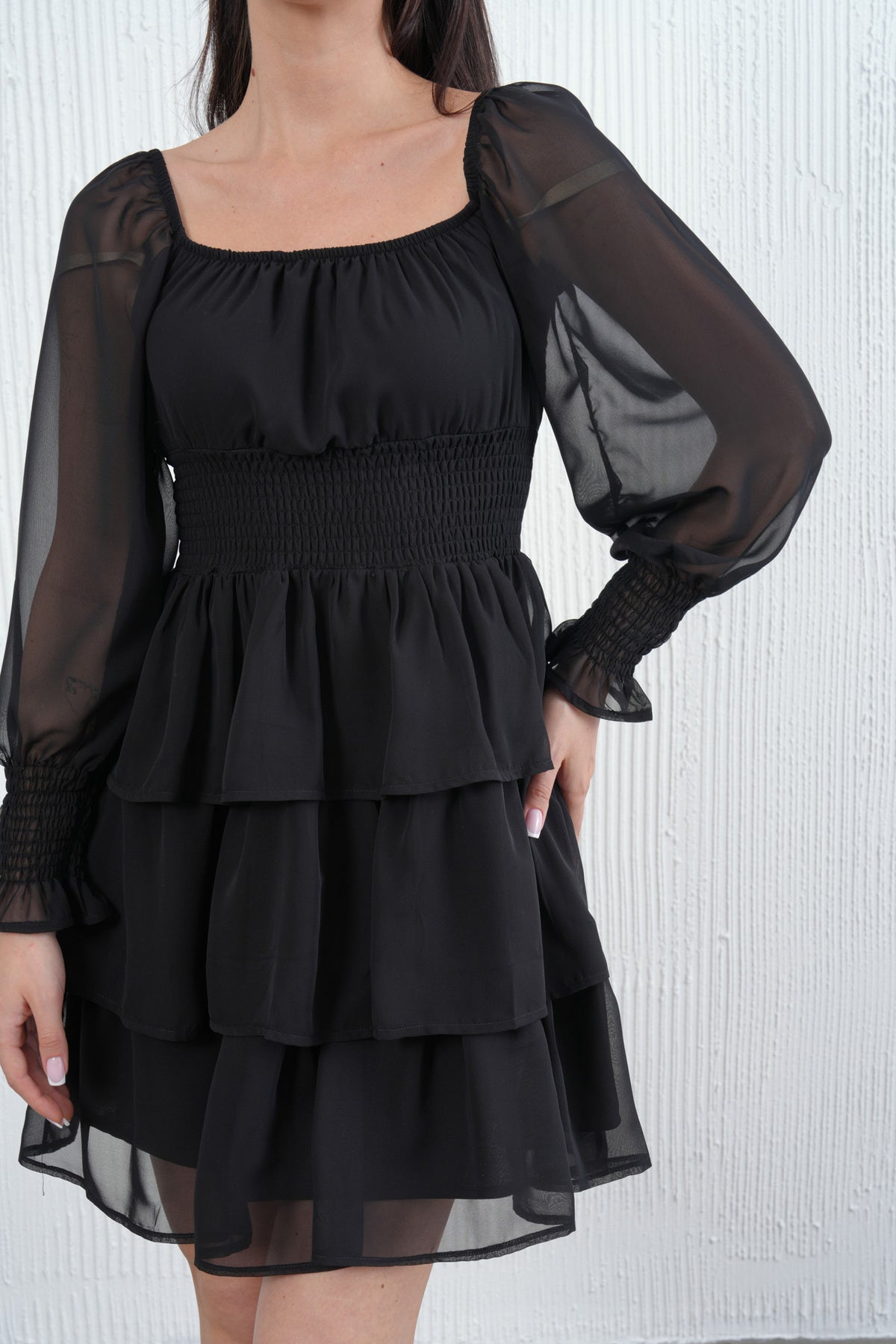Langärmeliges schulterfreies Minikleid