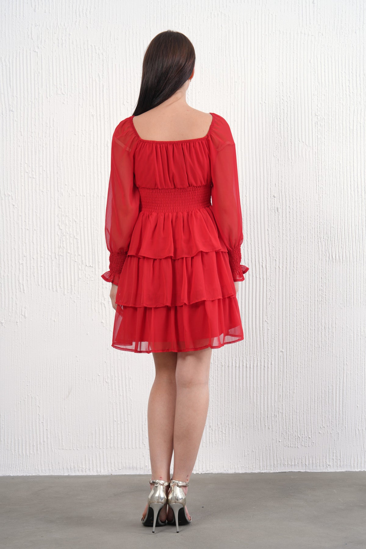 Langärmeliges schulterfreies Minikleid