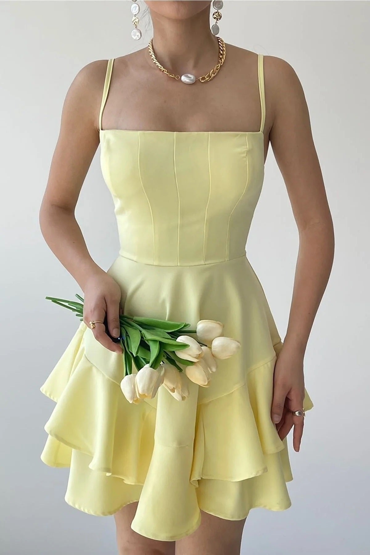 Kleid mit dünnen Trägern
