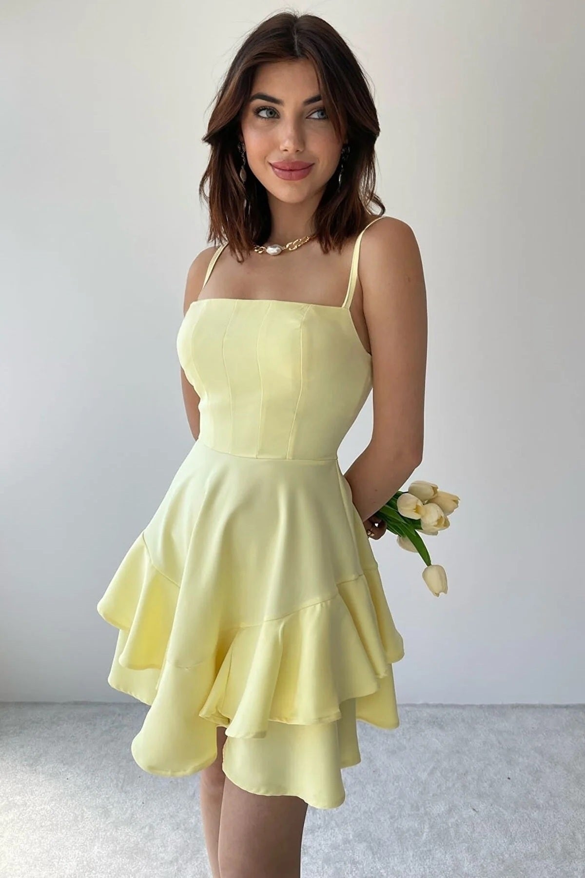 Kleid mit dünnen Trägern