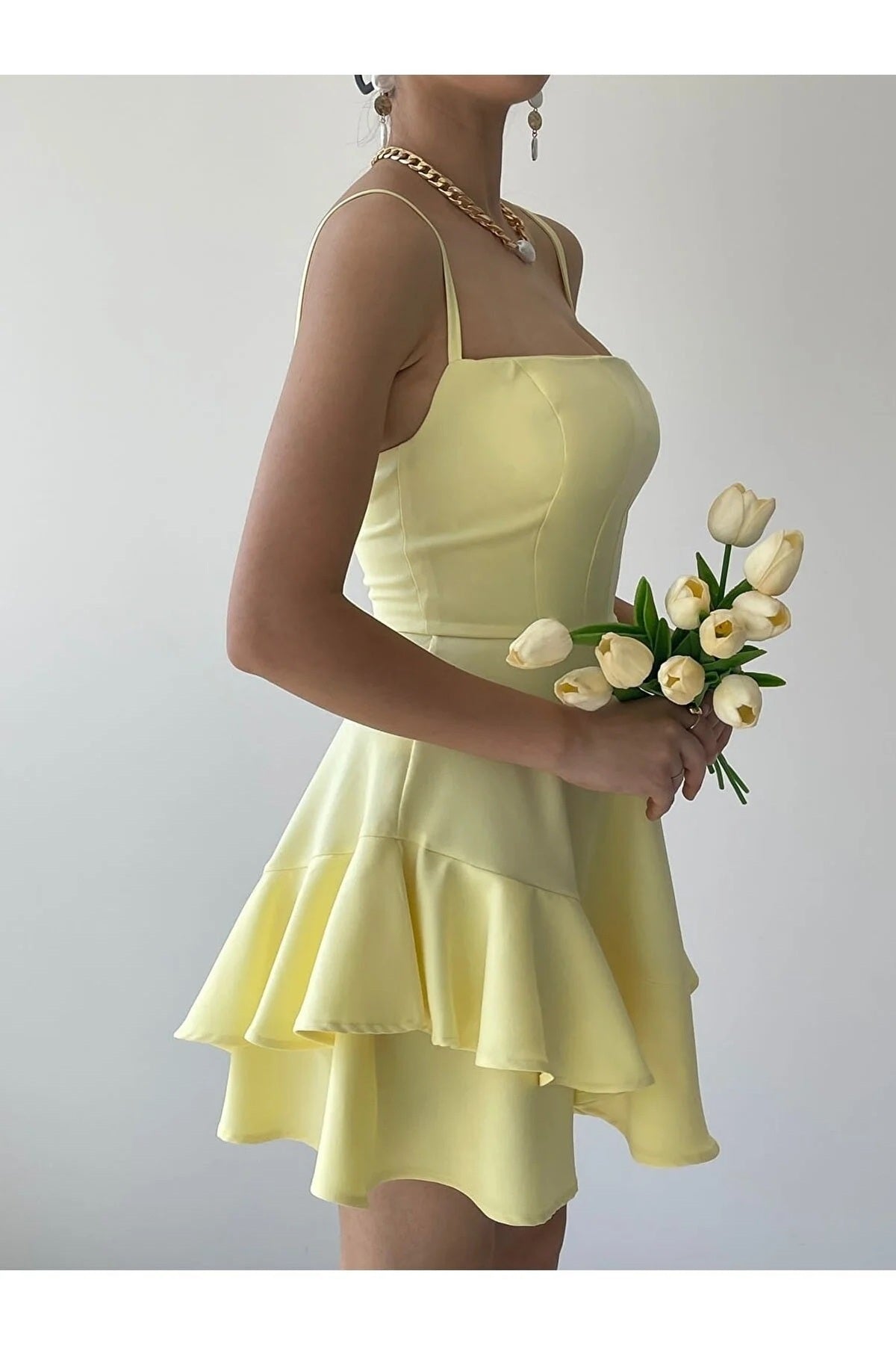 Kleid mit dünnen Trägern