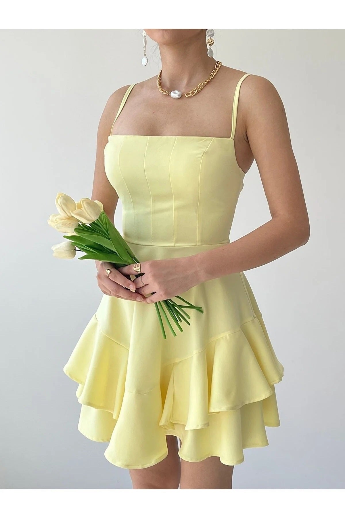 Kleid mit dünnen Trägern