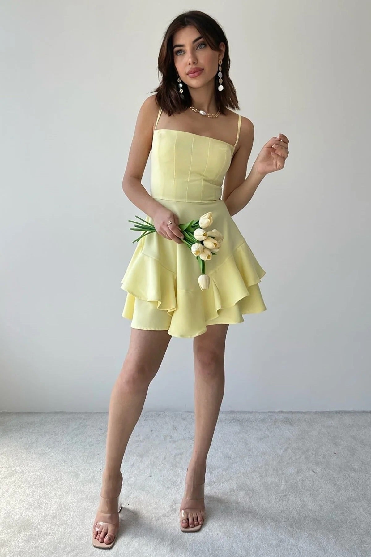 Kleid mit dünnen Trägern