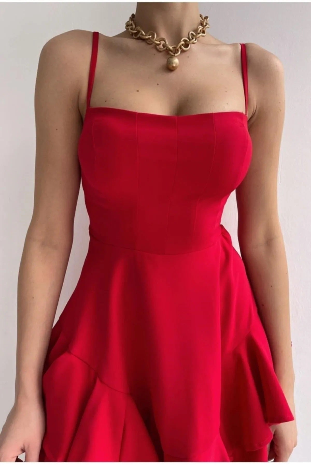 Kleid mit dünnen Trägern