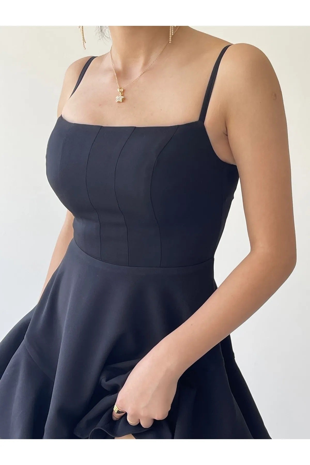 Kleid mit dünnen Trägern