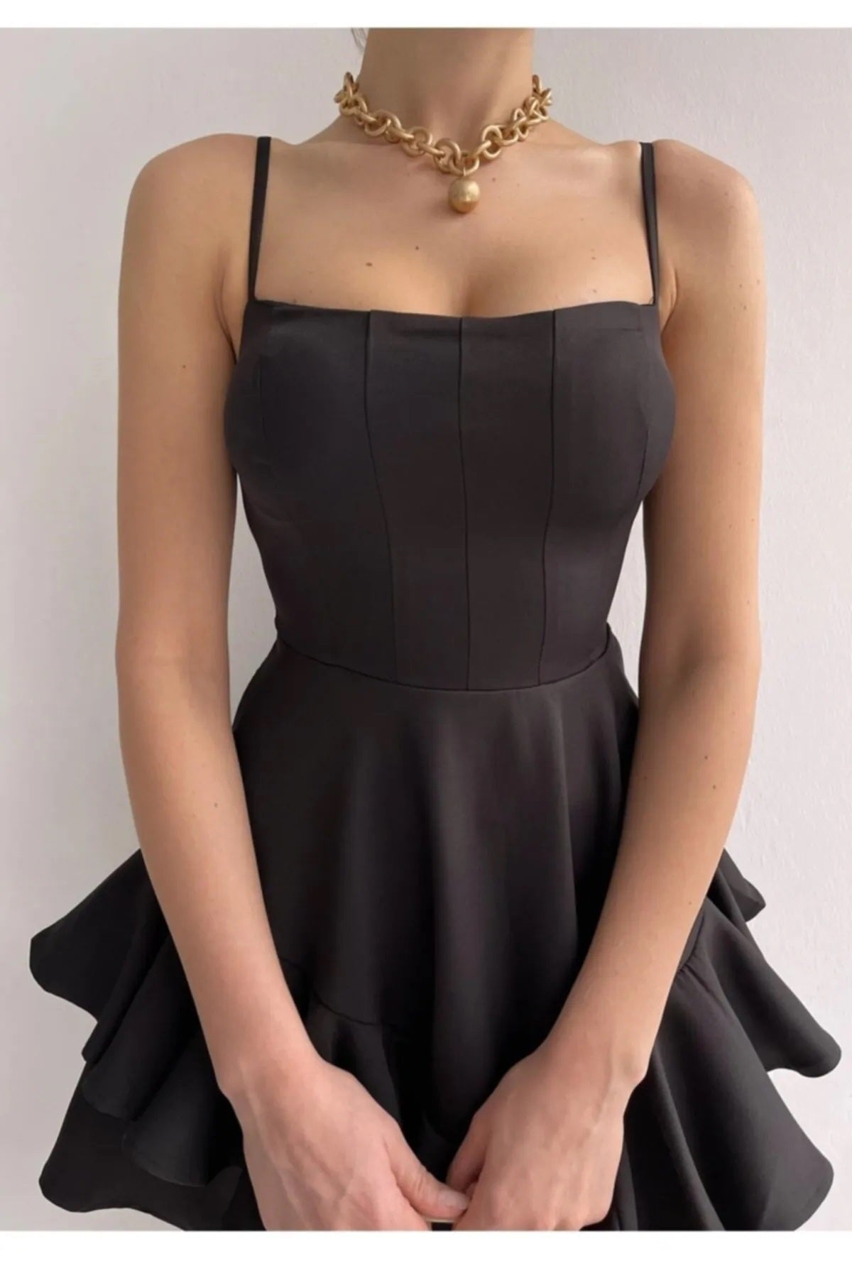 Kleid mit dünnen Trägern