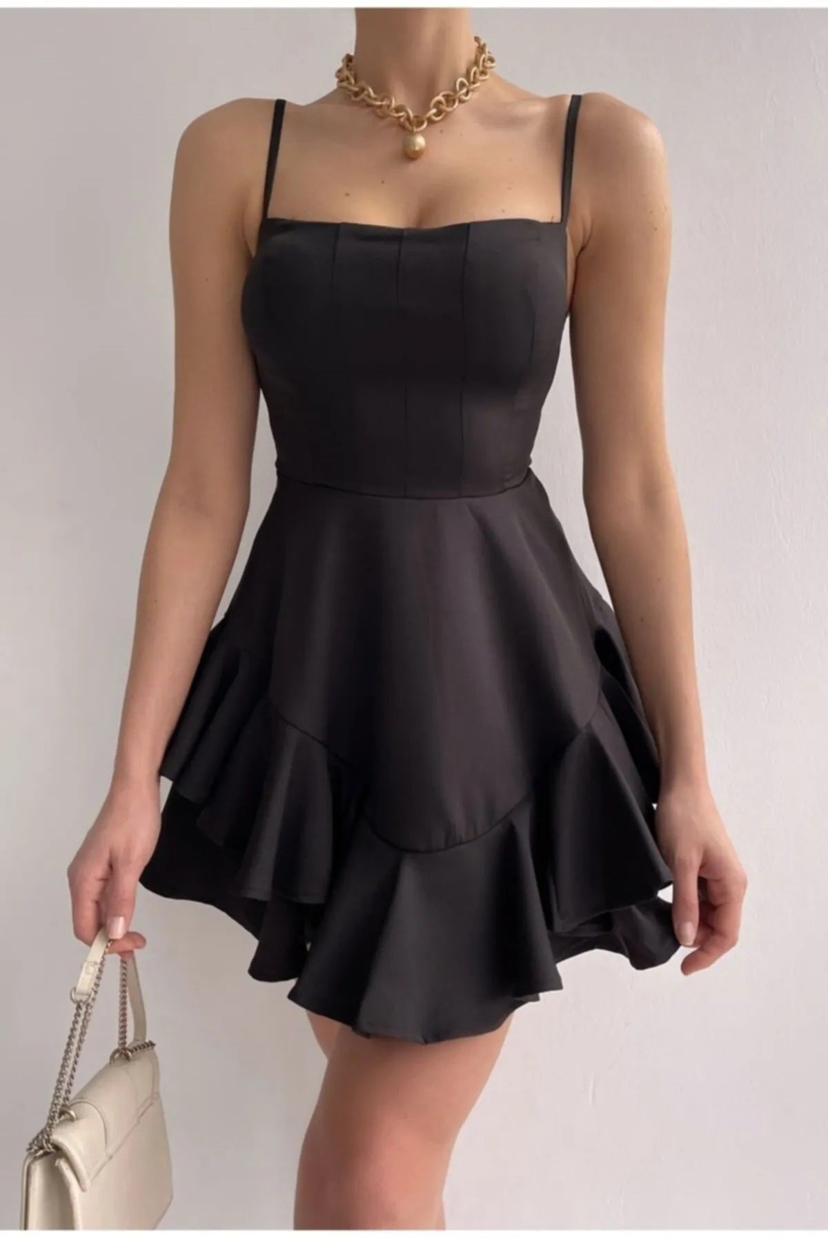 Kleid mit dünnen Trägern