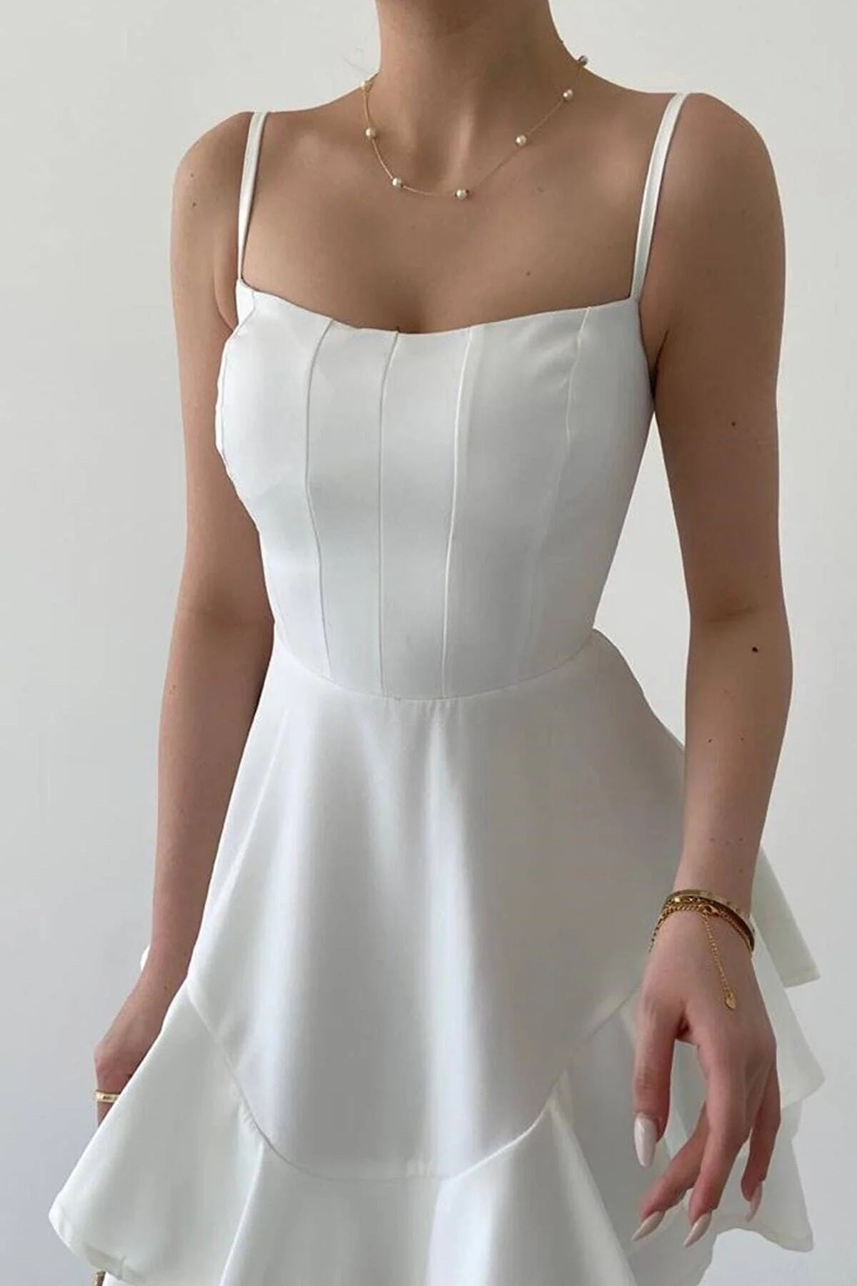 Kleid mit dünnen Trägern
