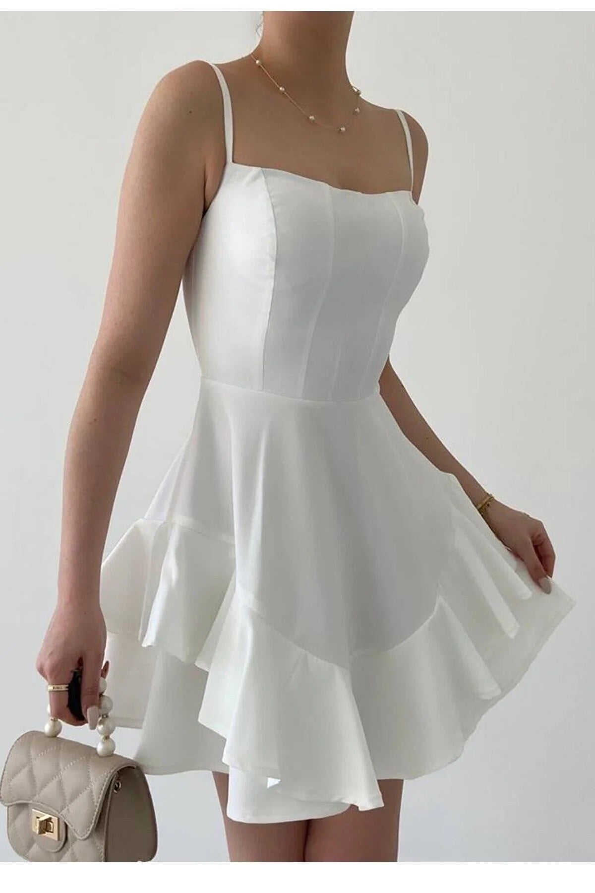 Kleid mit dünnen Trägern