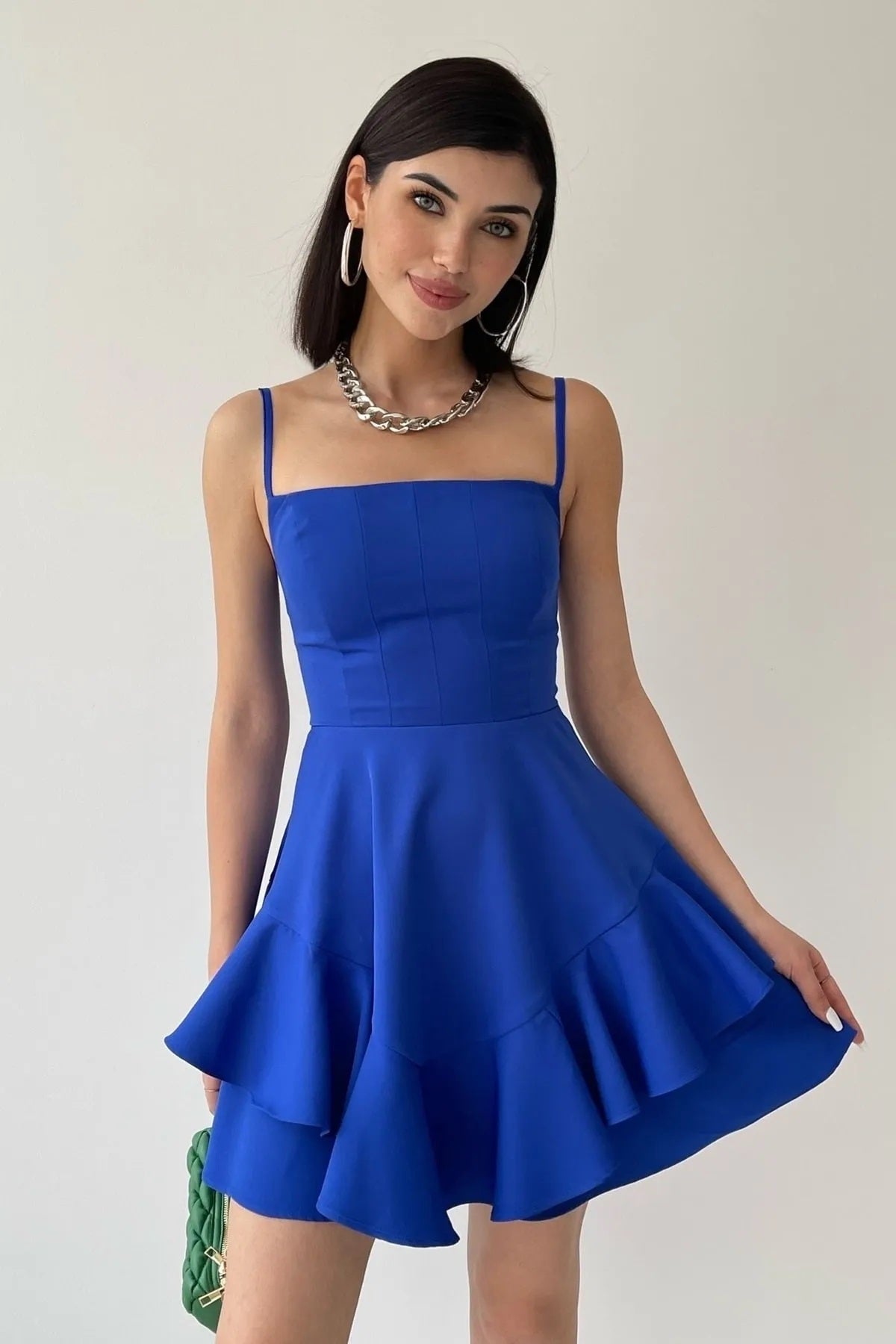 Kleid mit dünnen Trägern