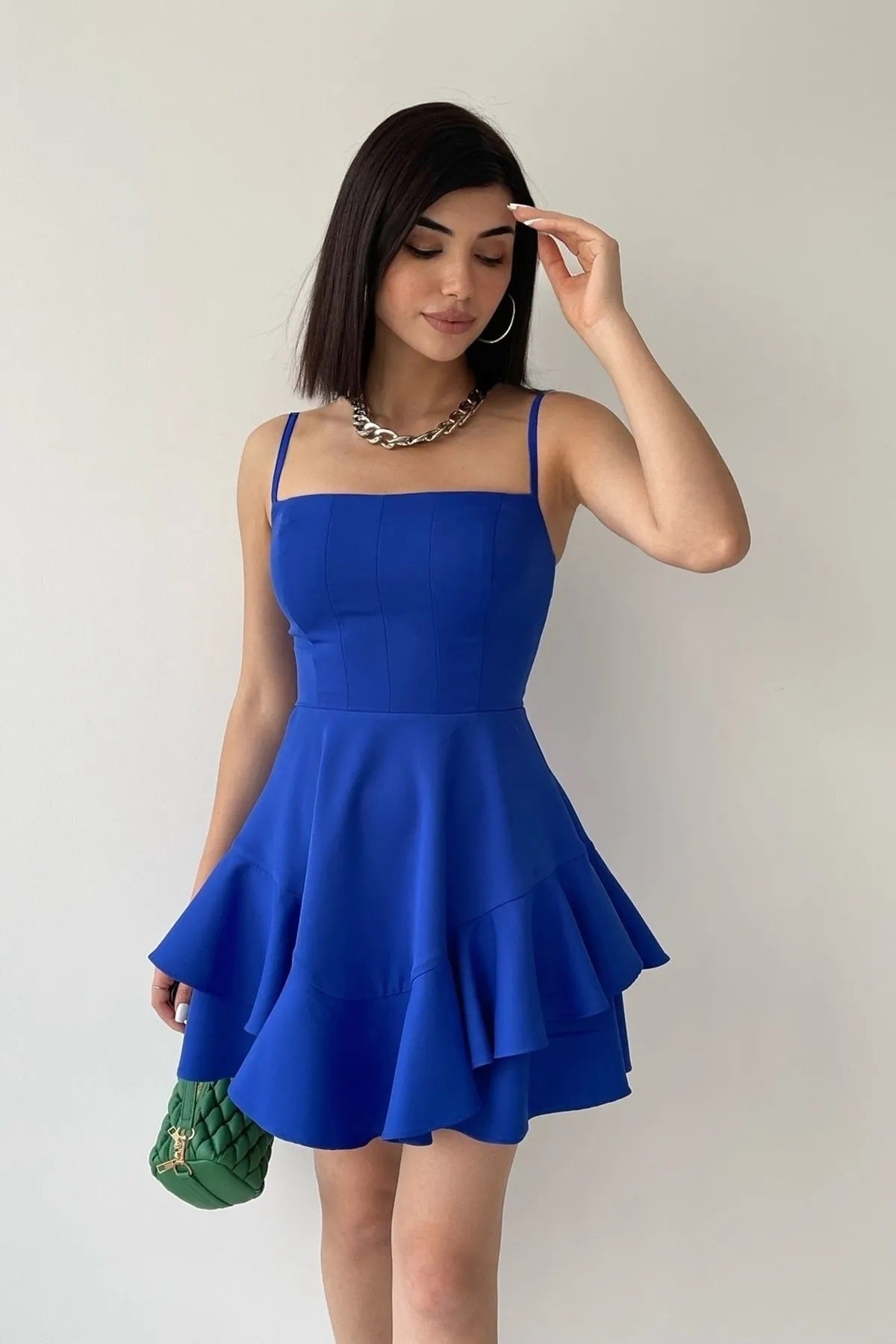 Kleid mit dünnen Trägern