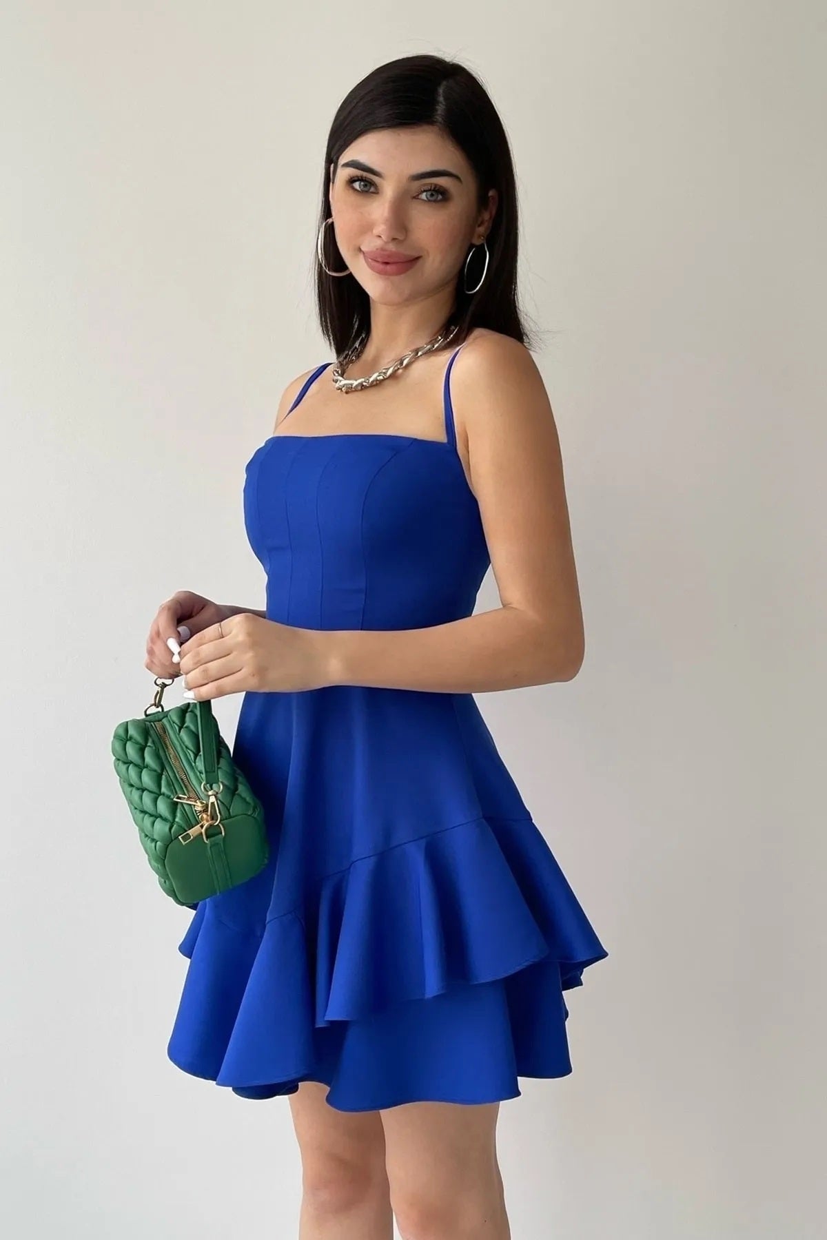 Kleid mit dünnen Trägern