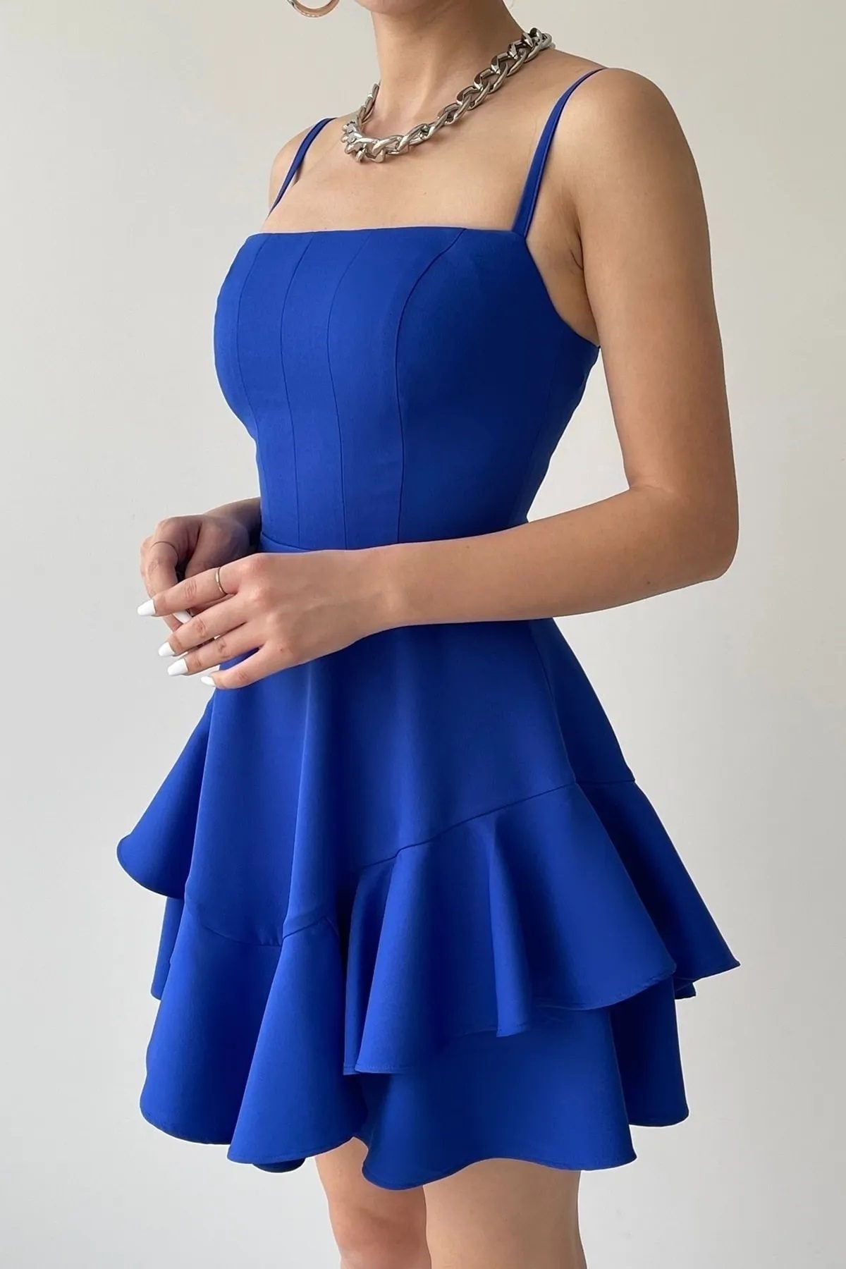 Kleid mit dünnen Trägern