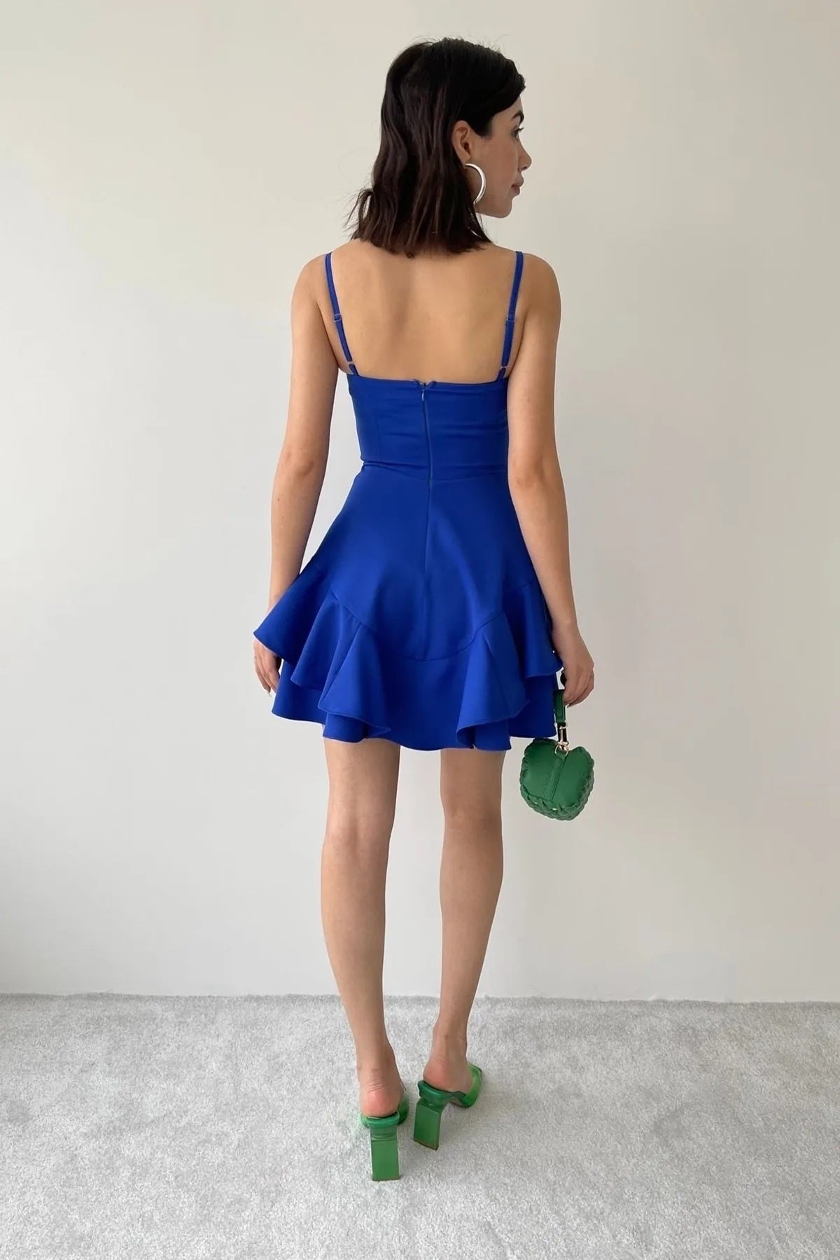 Kleid mit dünnen Trägern