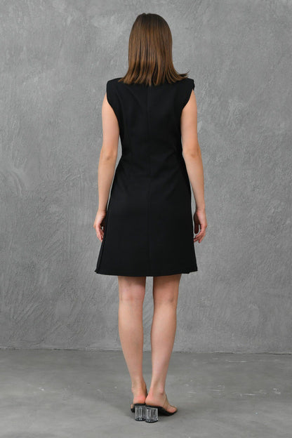 kurzes, ärmelloses Abendkleid mit doppelreihigem Jackettkragen